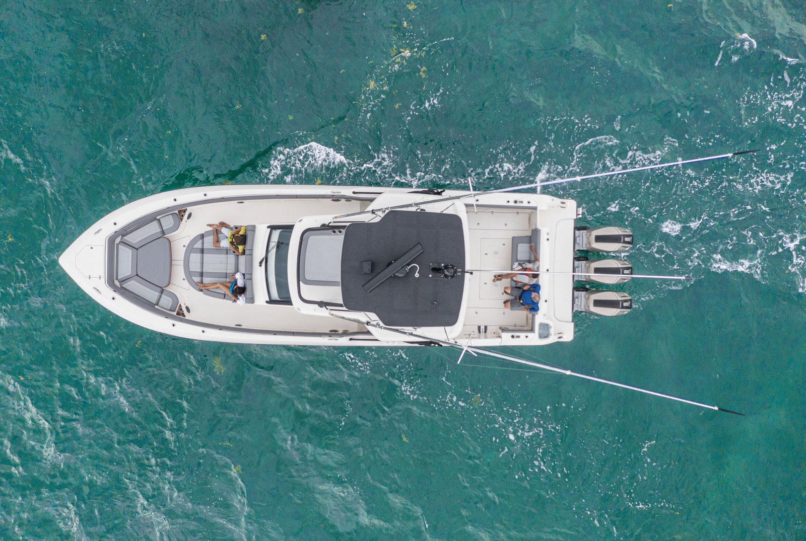 Boston Whaler 420 Outrage — photo 10