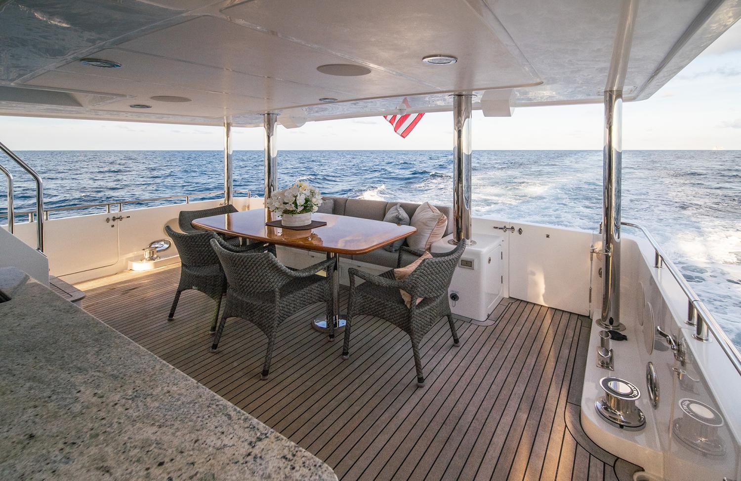 Outer Reef Yachts 720 / 740 Deluxbridge Motoryacht — photo 9