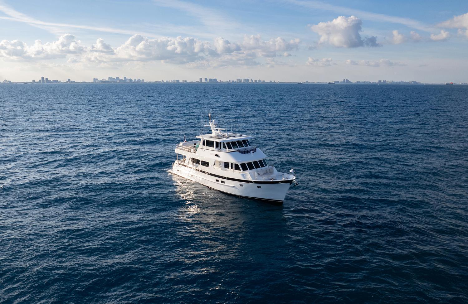 Outer Reef Yachts 720 / 740 Deluxbridge Motoryacht — photo 5