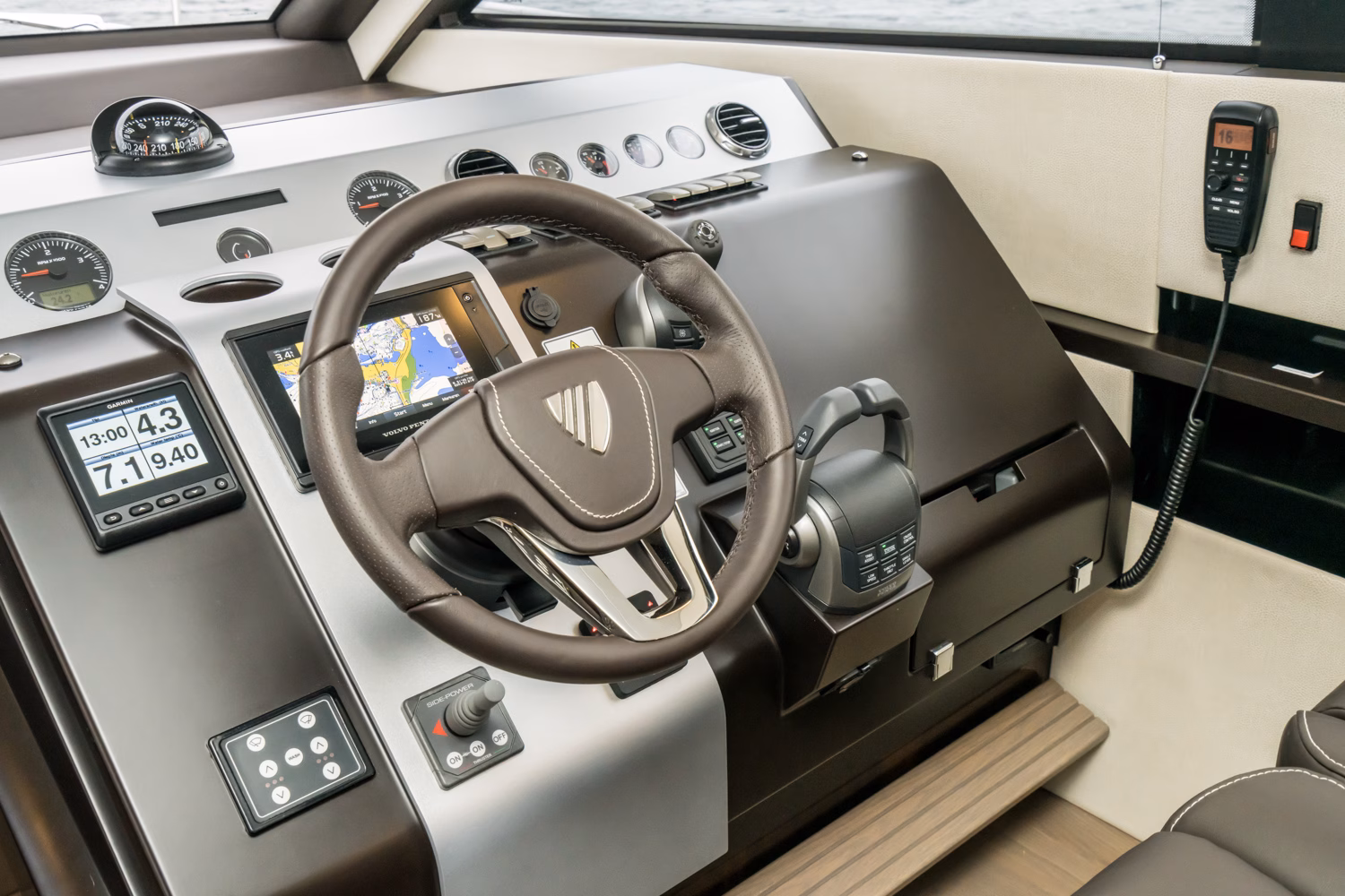 Fairline Squadron 50 — photo 8