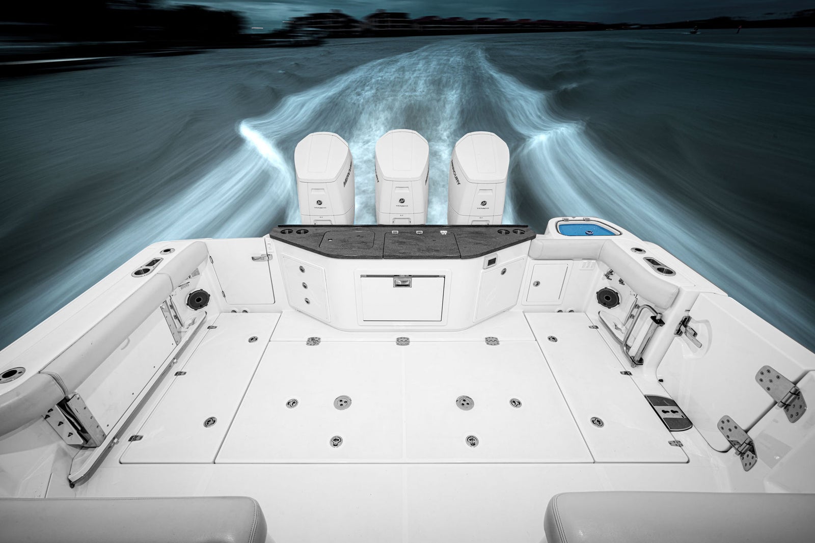 Boston Whaler 405 Conquest — photo 10