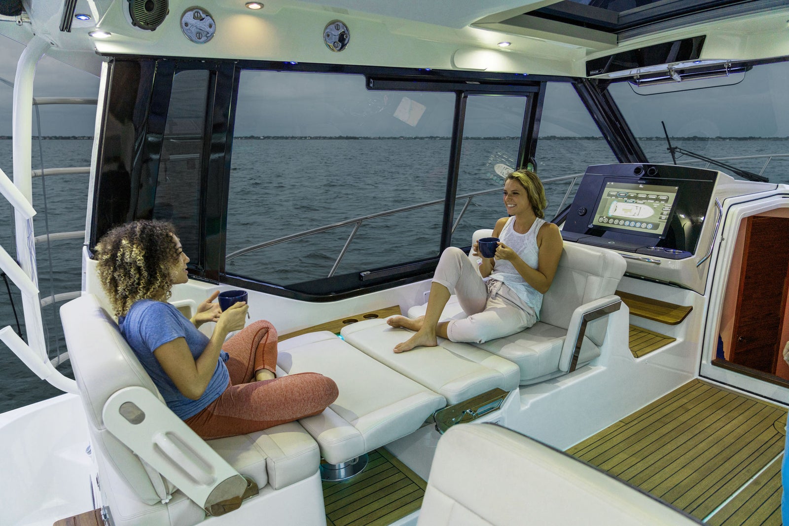 Boston Whaler 405 Conquest — photo 7