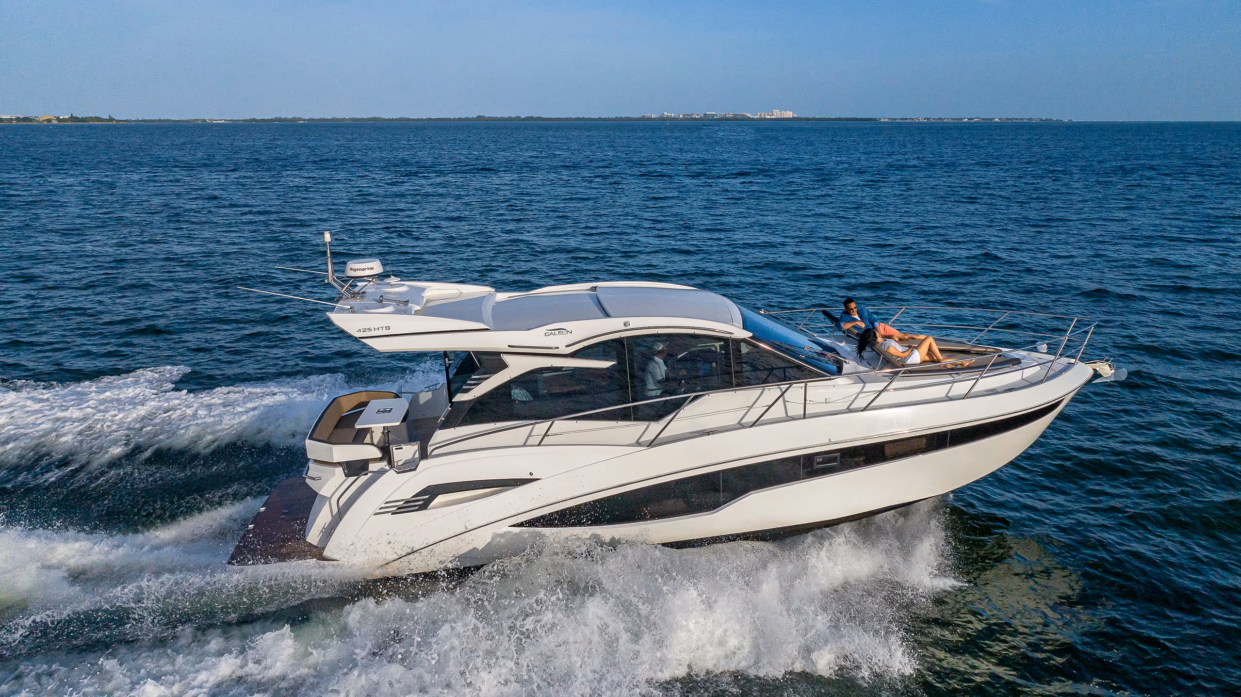 Galeon 425 HTS — photo 4