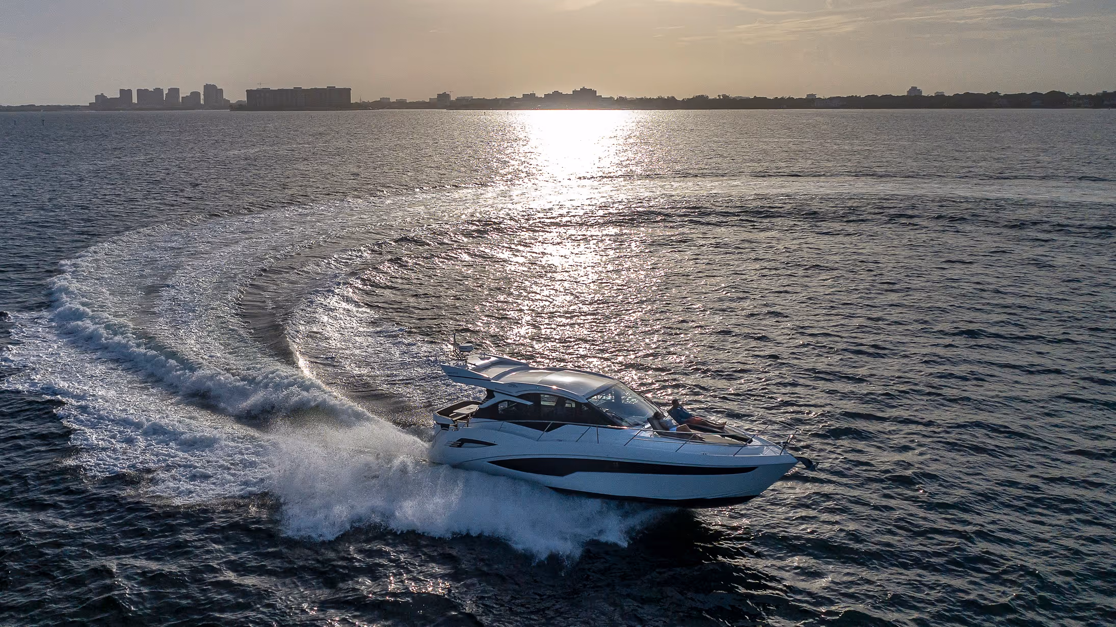 Galeon 425 HTS — photo 5