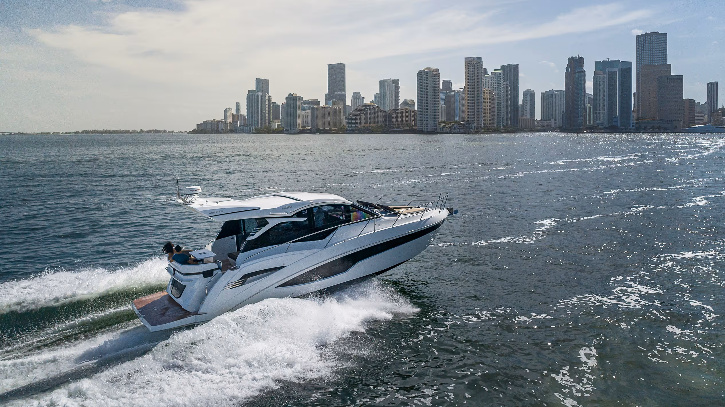 Galeon 425 HTS — photo 2
