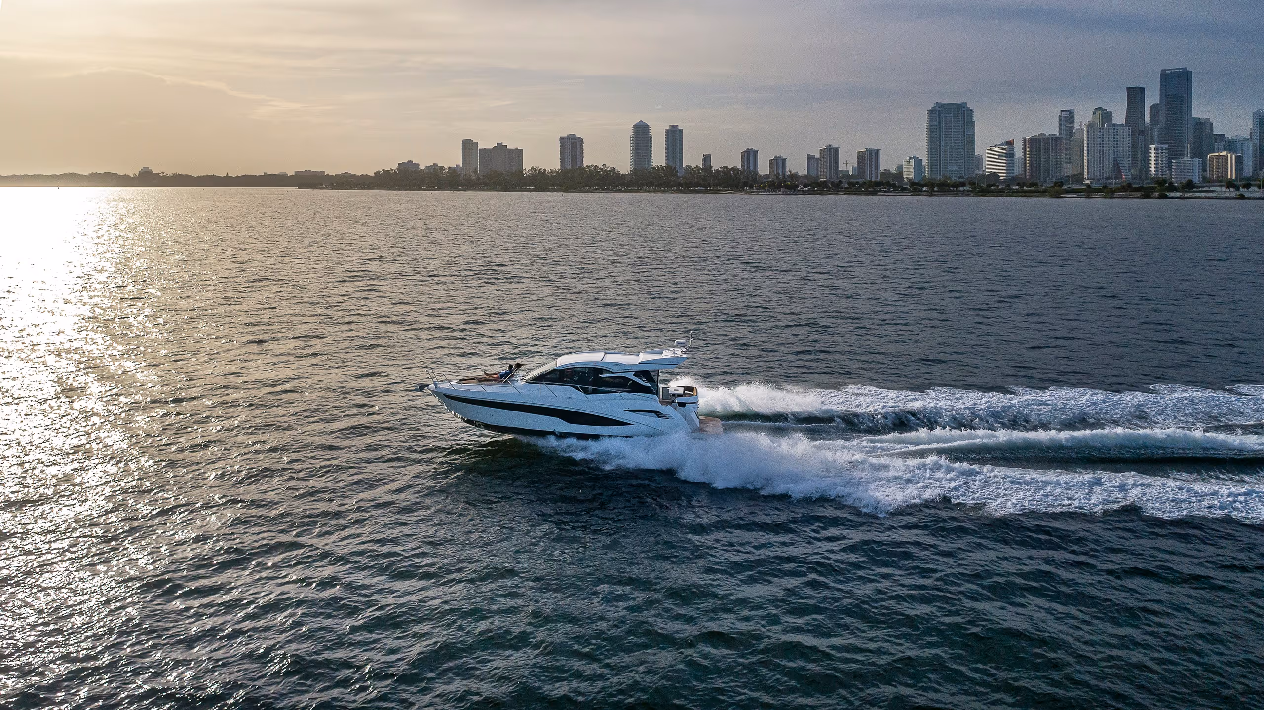 Galeon 425 HTS — photo 9