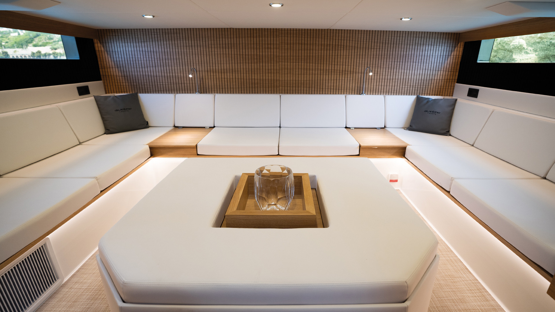 De Antonio Yachts D50 Coupe — photo 8