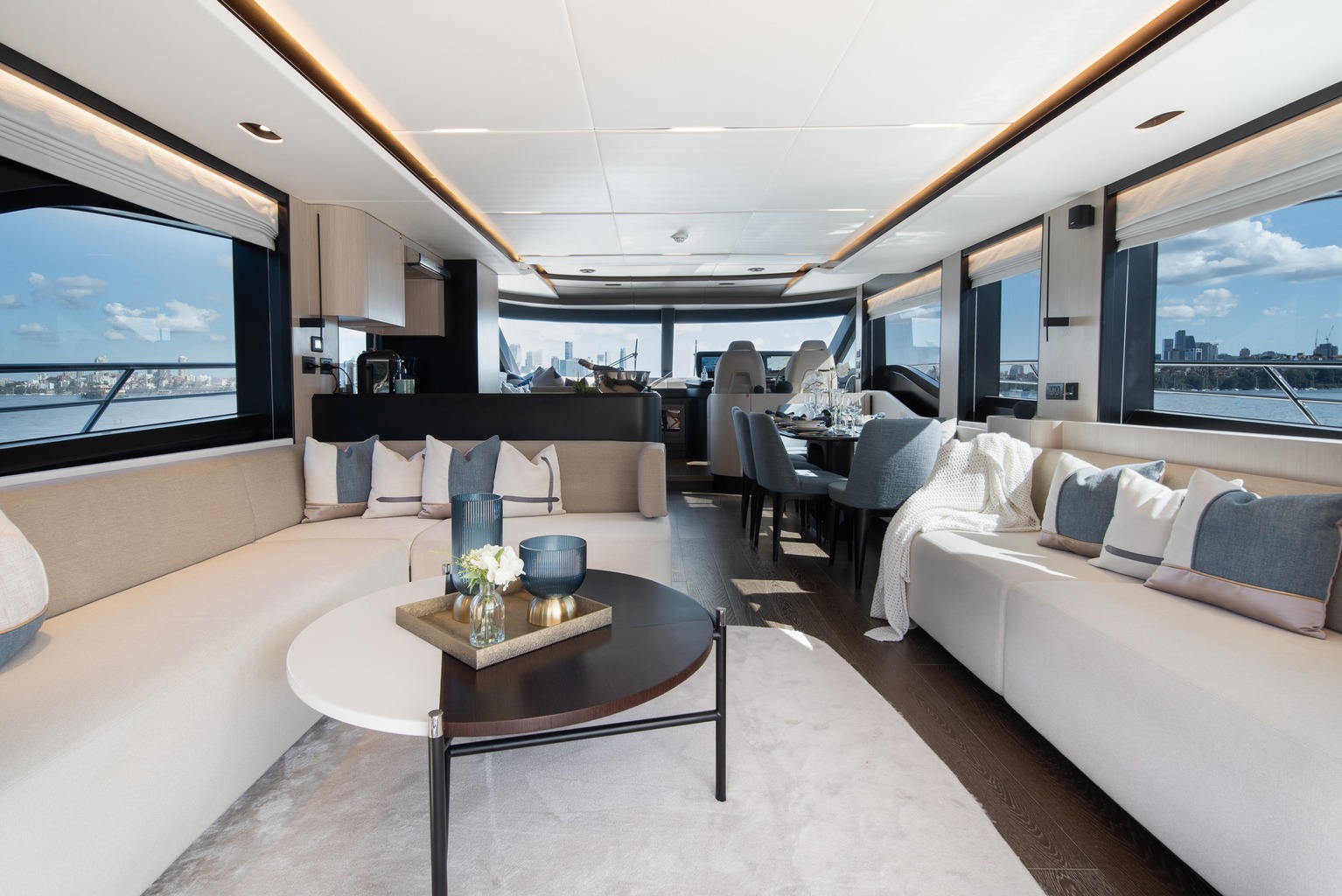 Majesty 72 — photo 10