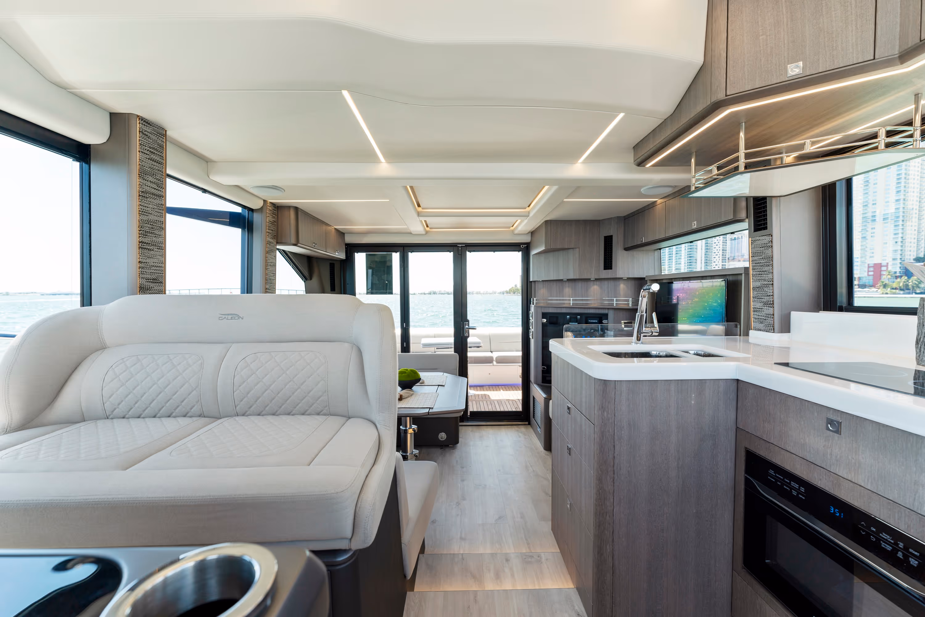 Galeon 440 FLY — photo 10