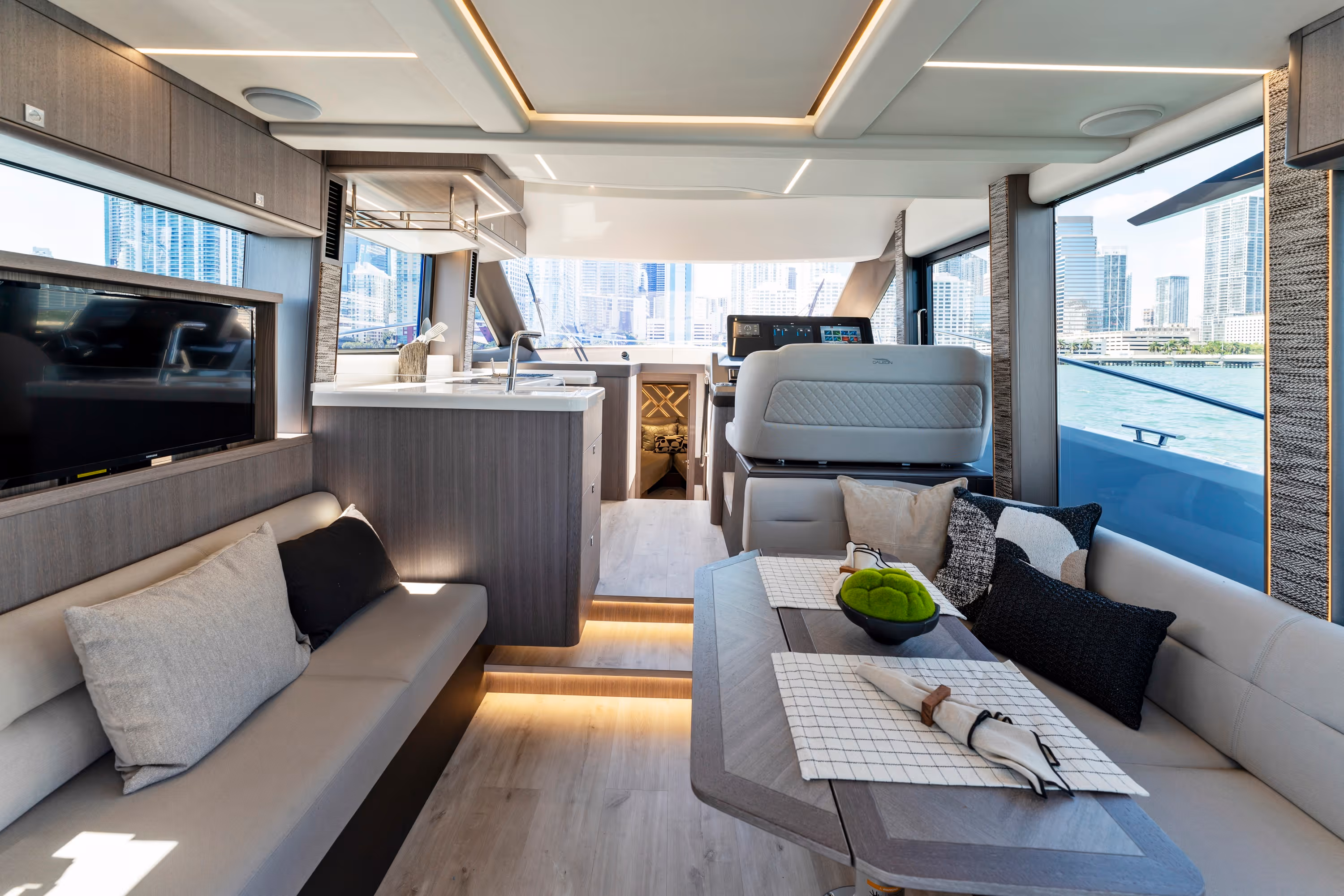 Galeon 440 FLY — photo 9