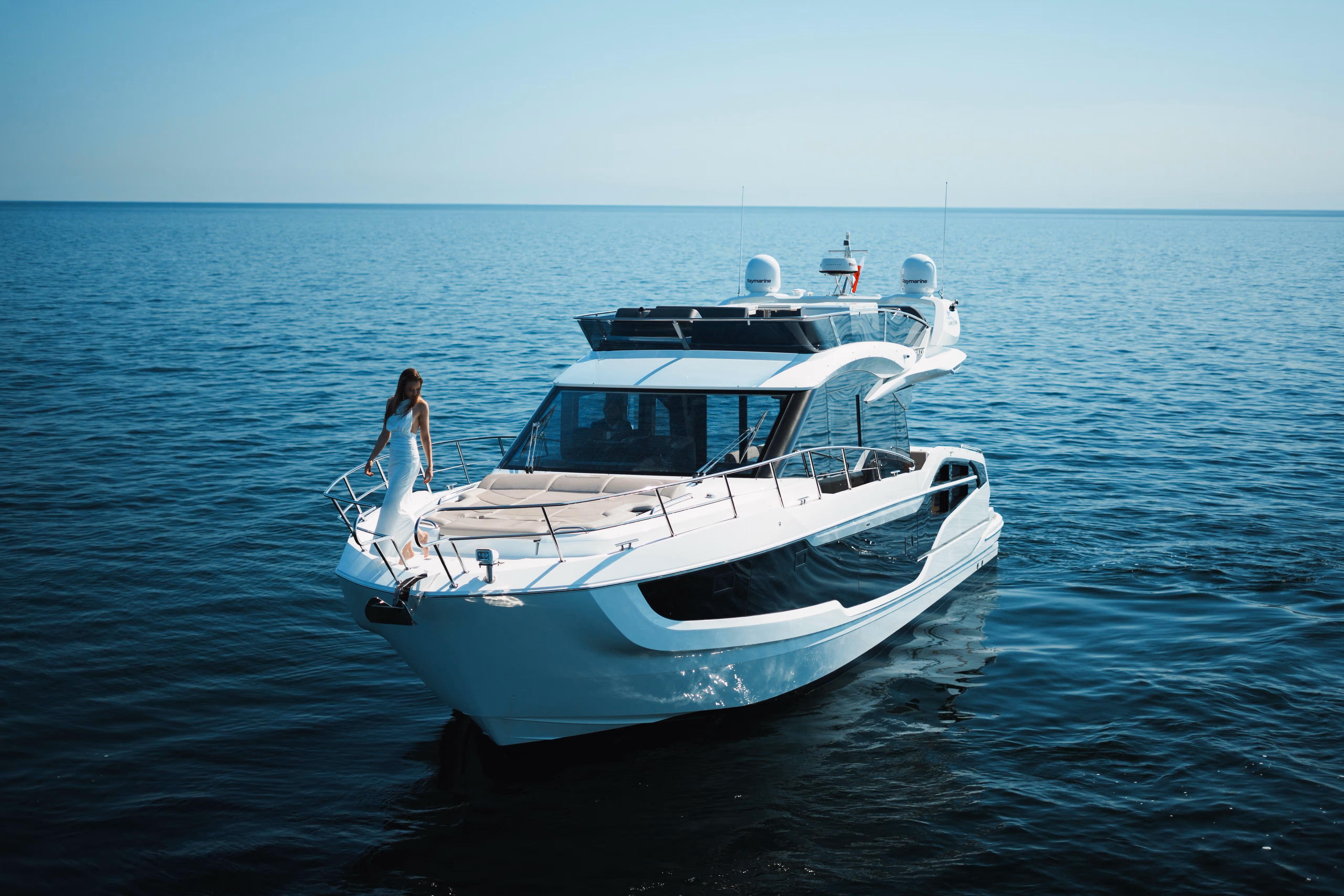 Galeon 440 FLY — photo 2