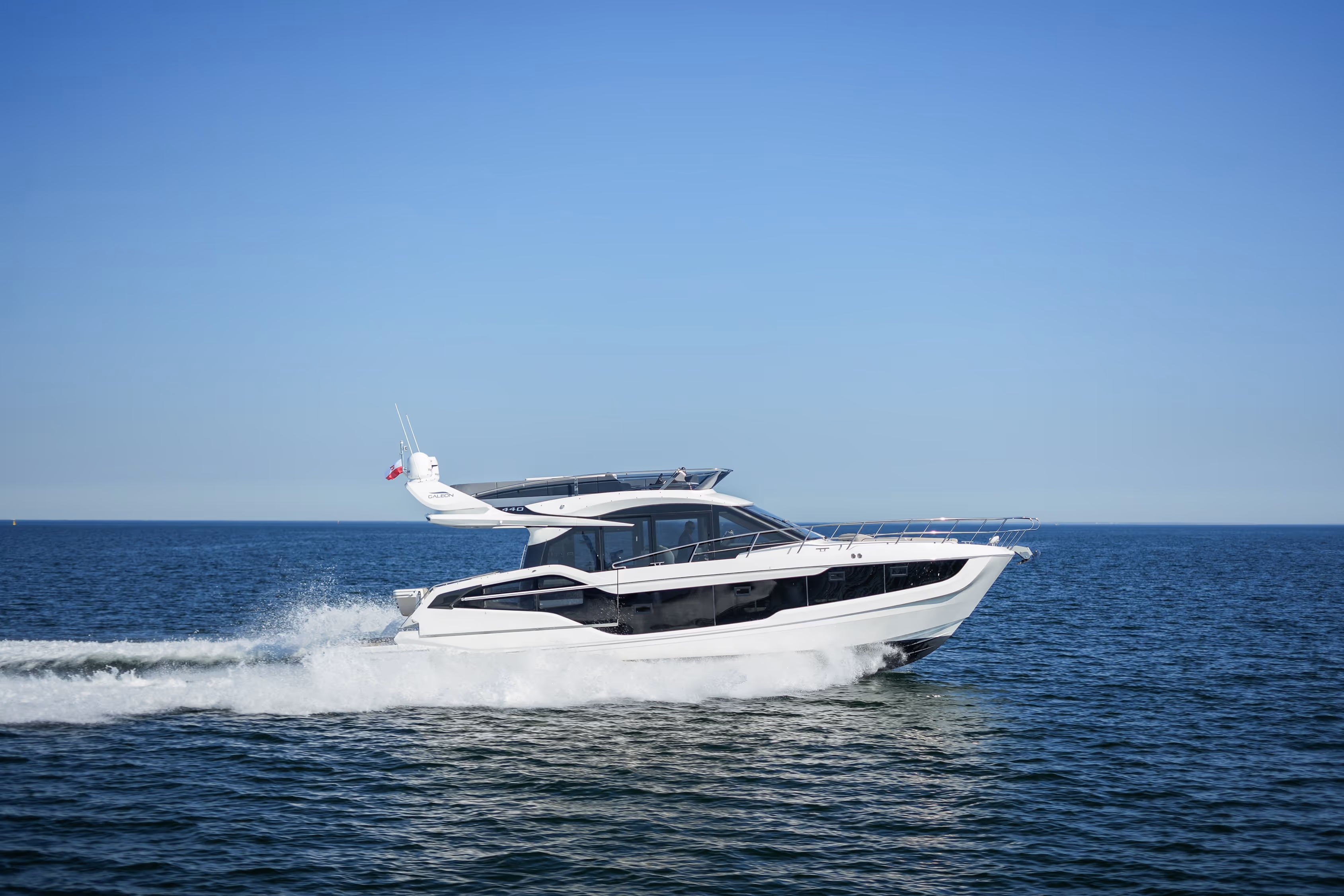 Galeon 440 FLY — photo 8