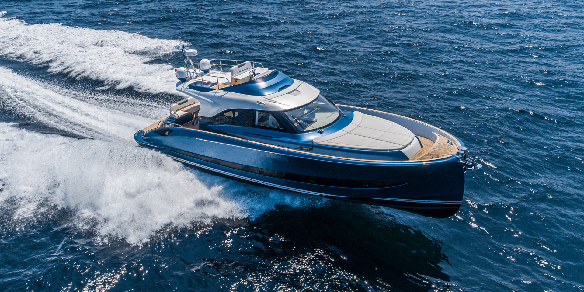 Solaris Power Solaris Power 48 Flybridge