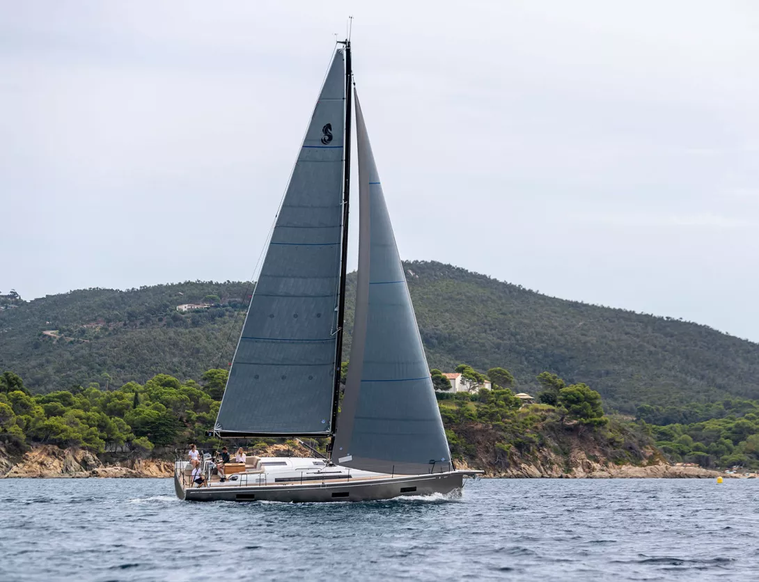 Beneteau First 44