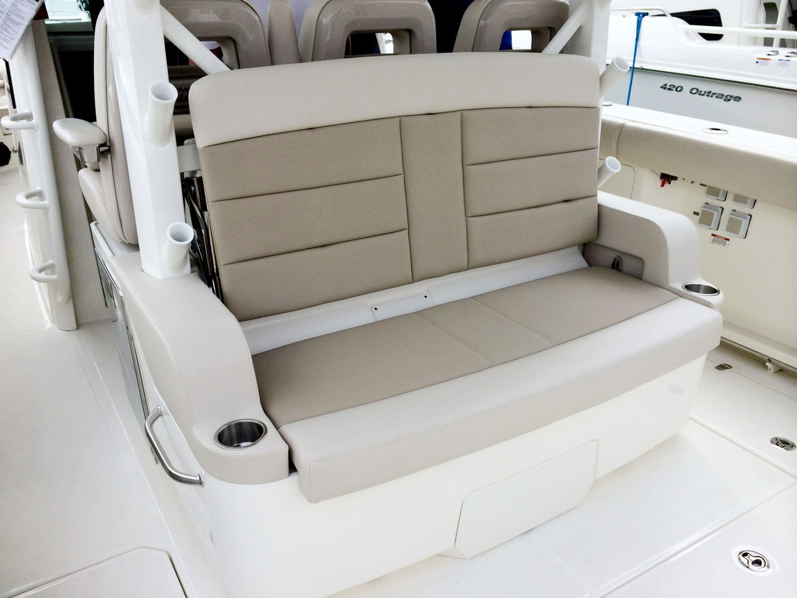 Boston Whaler 380 Outrage — photo 10