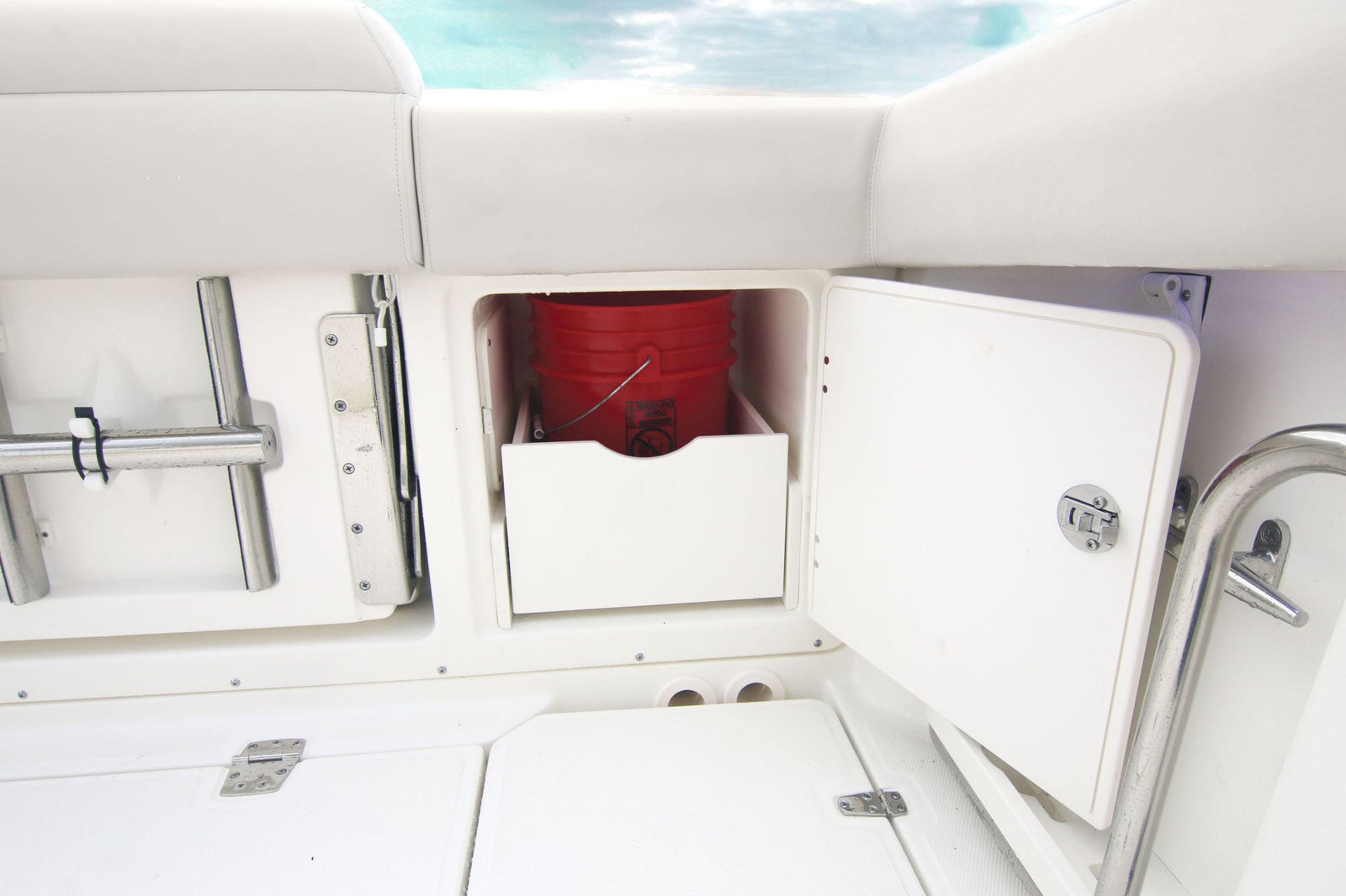 Boston Whaler 380 Outrage — photo 5