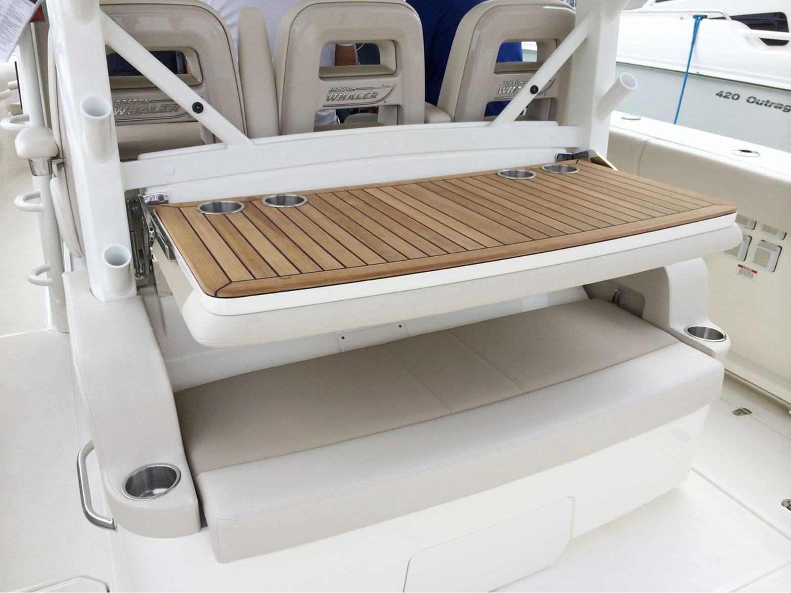 Boston Whaler 380 Outrage — photo 4