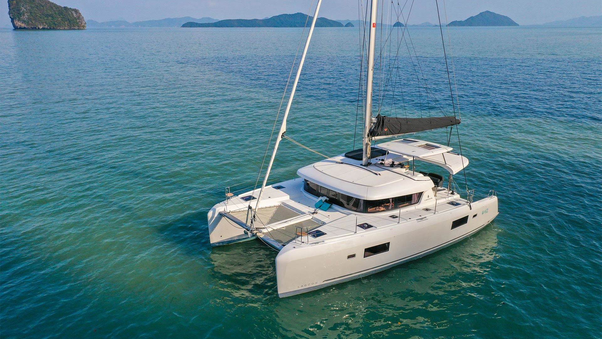 Lagoon 42 Millenium — photo 2