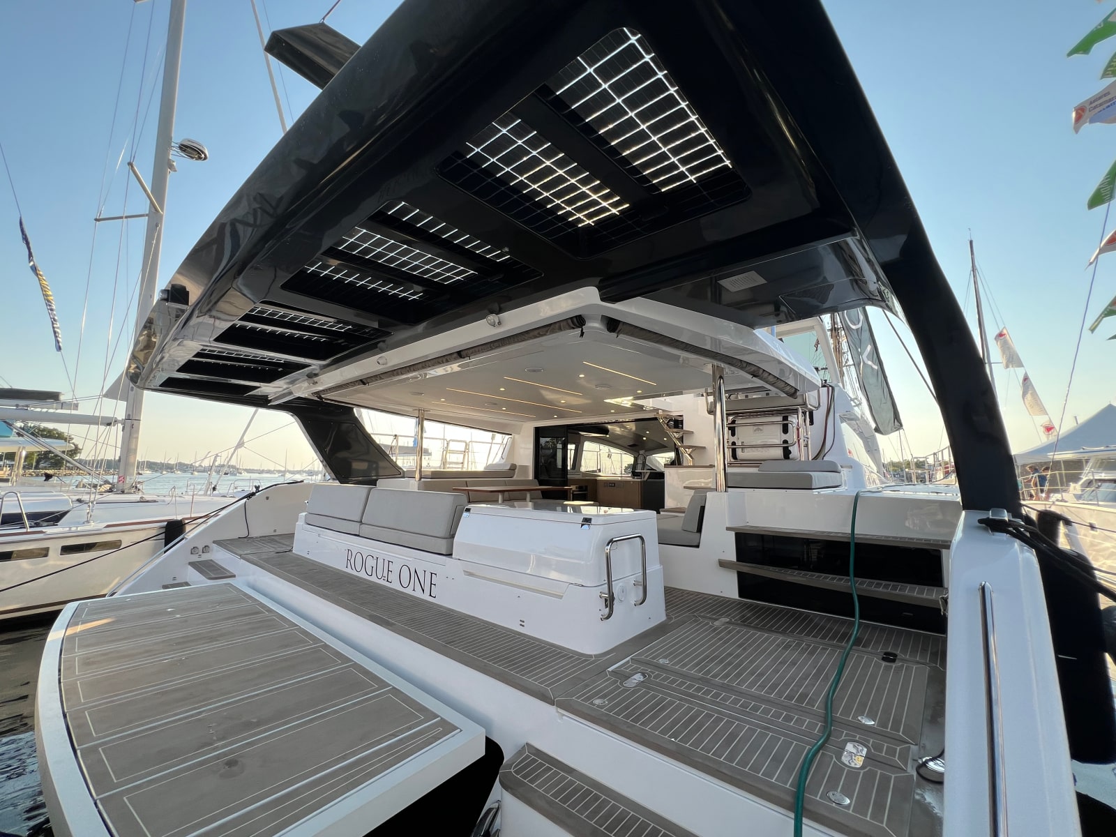 Xquisite Yachts Sixty Solar Sail — 照片 2