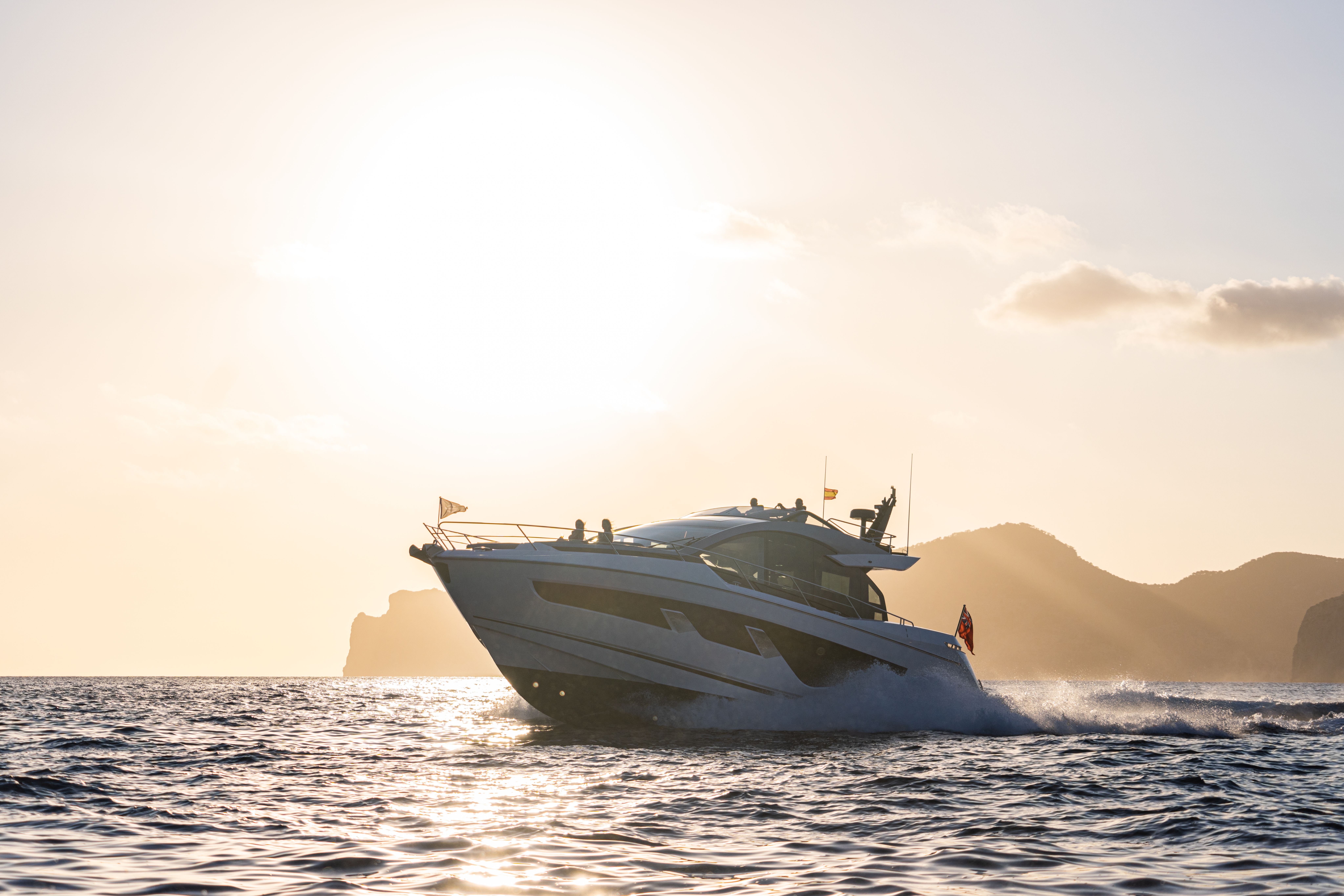 Sunseeker Predator 65 SportFly — photo 8