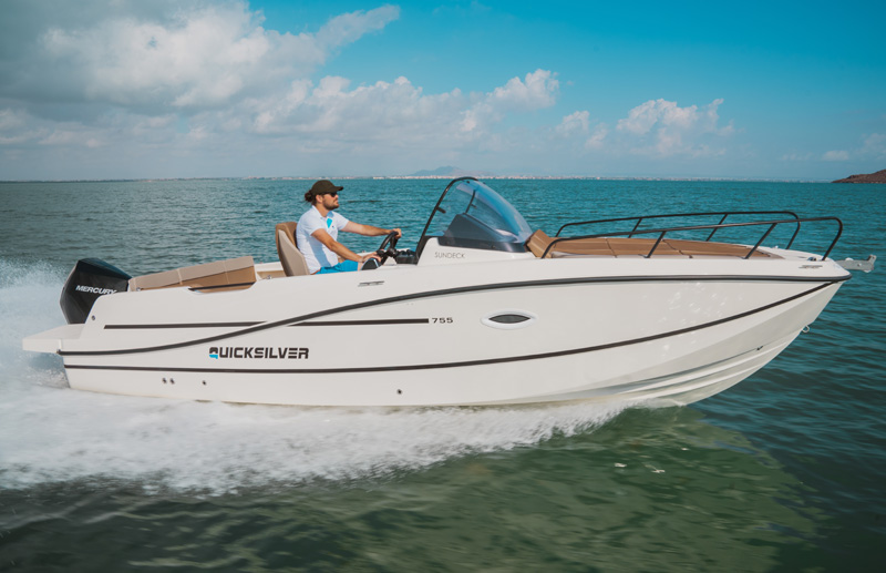 Quicksilver 755 Sundeck — photo 4