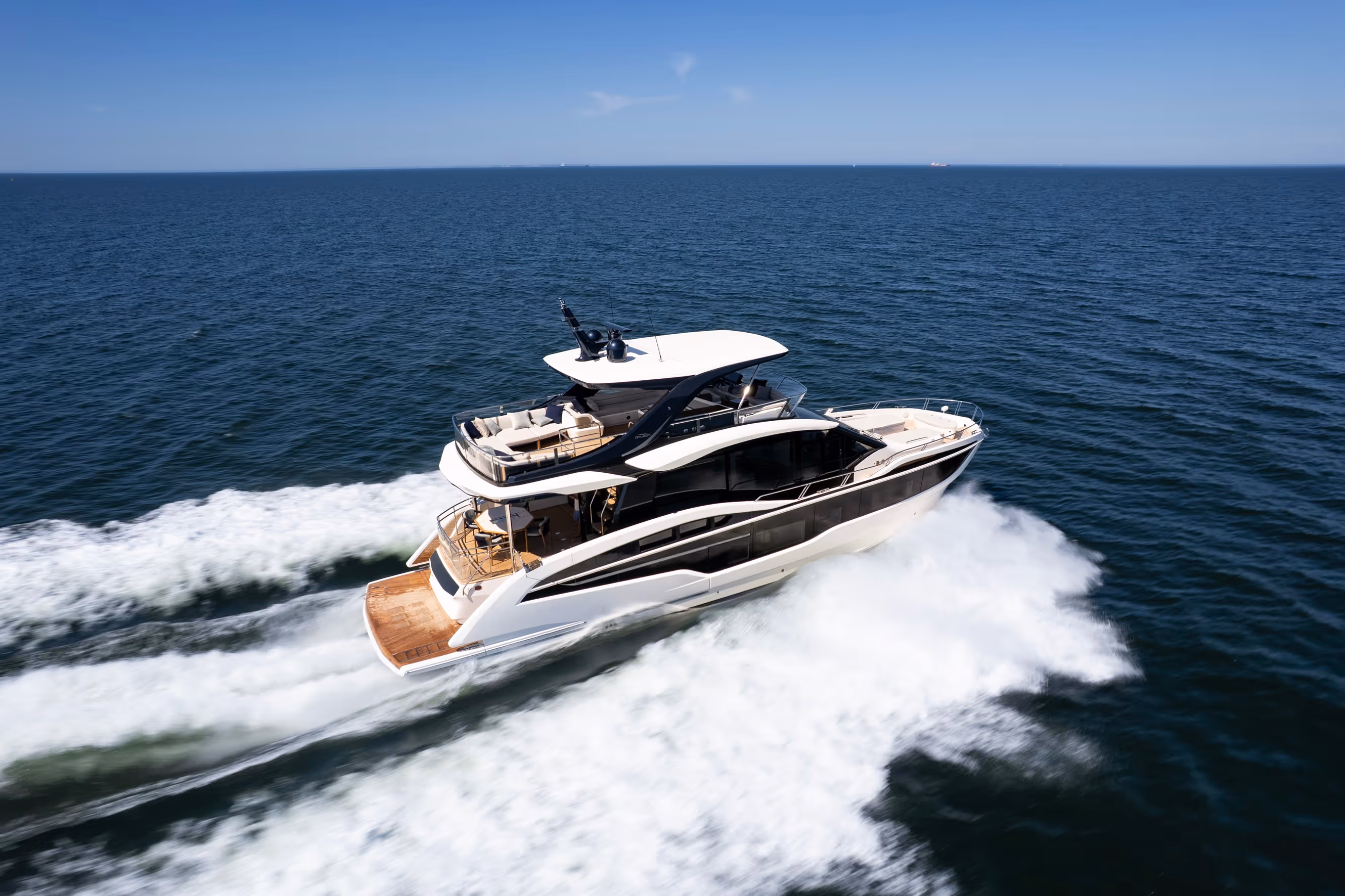 Galeon 620 FLY — photo 2