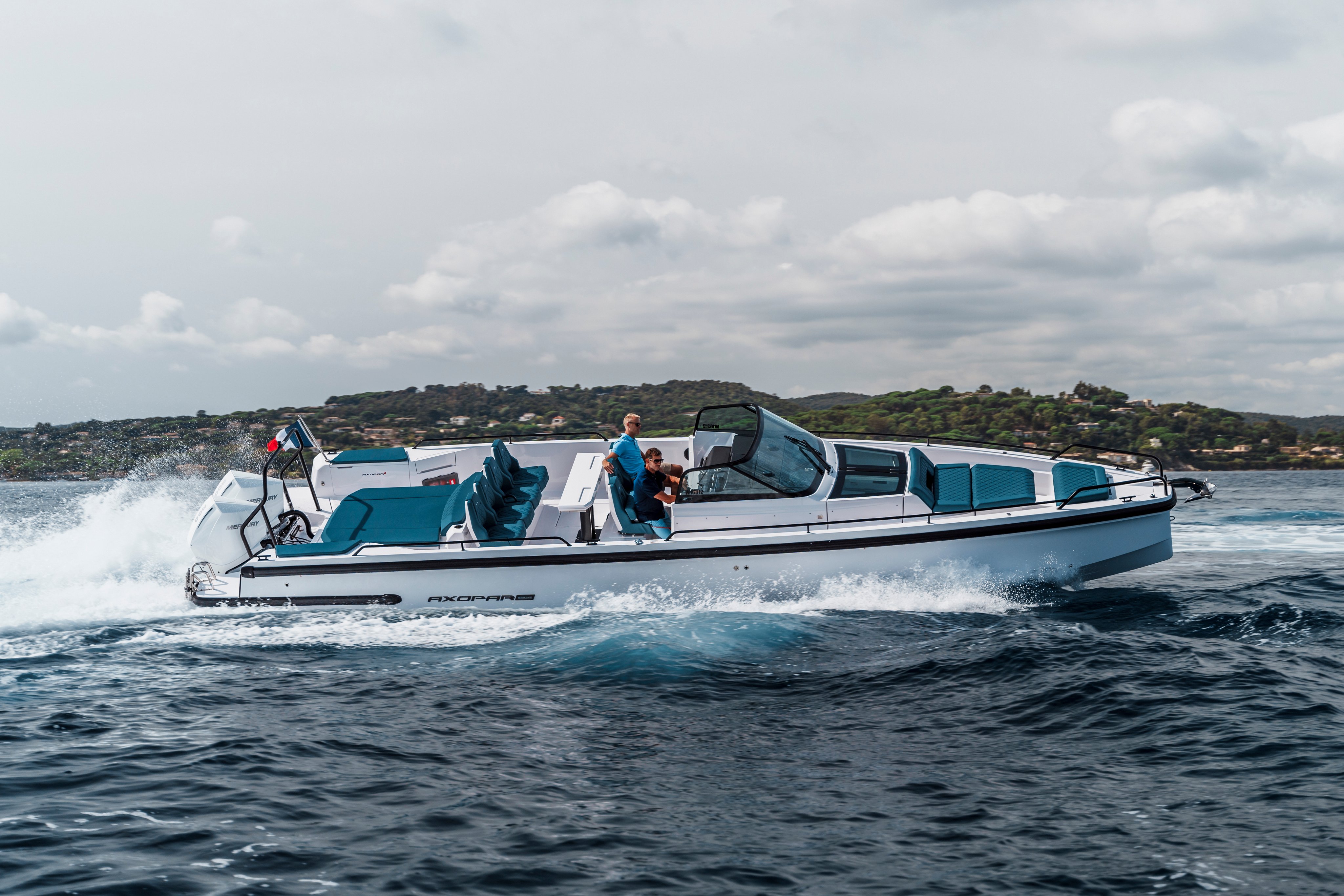 Axopar 37 Spyder — photo 9
