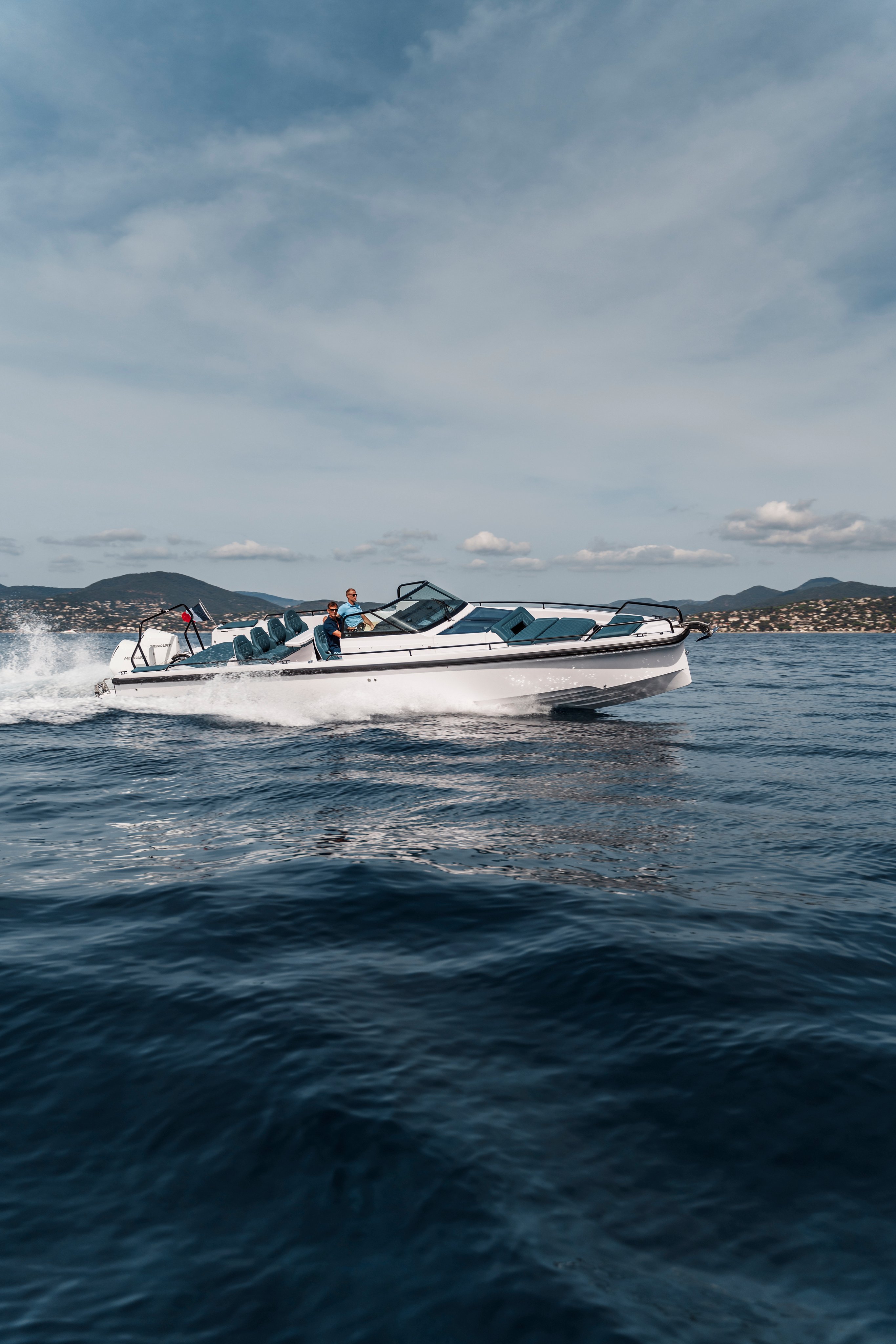 Axopar 37 Spyder — photo 10