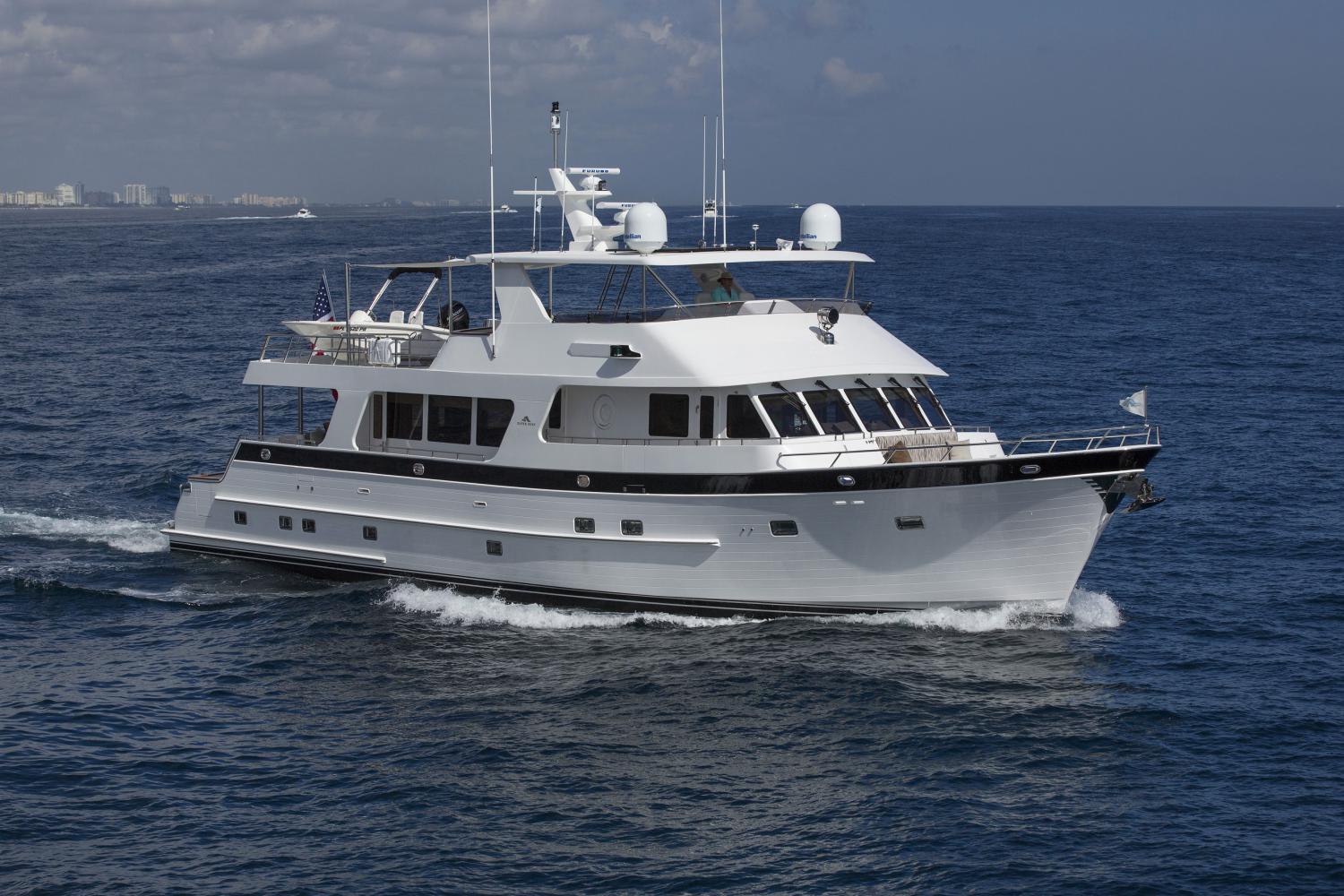 Outer Reef Yachts 820 Cockpit Motoryacht — photo 6