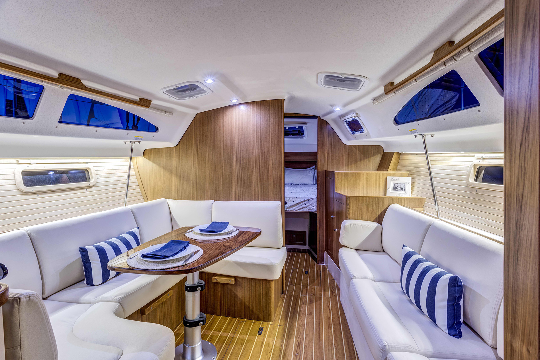 Catalina 316 — photo 3