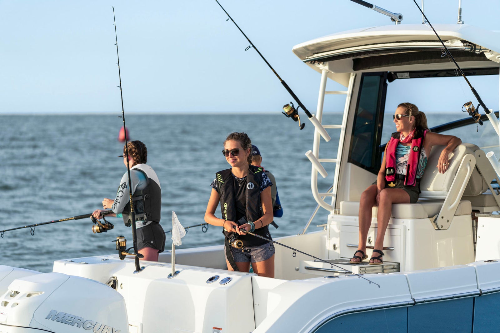 Boston Whaler 325 Conquest — photo 2