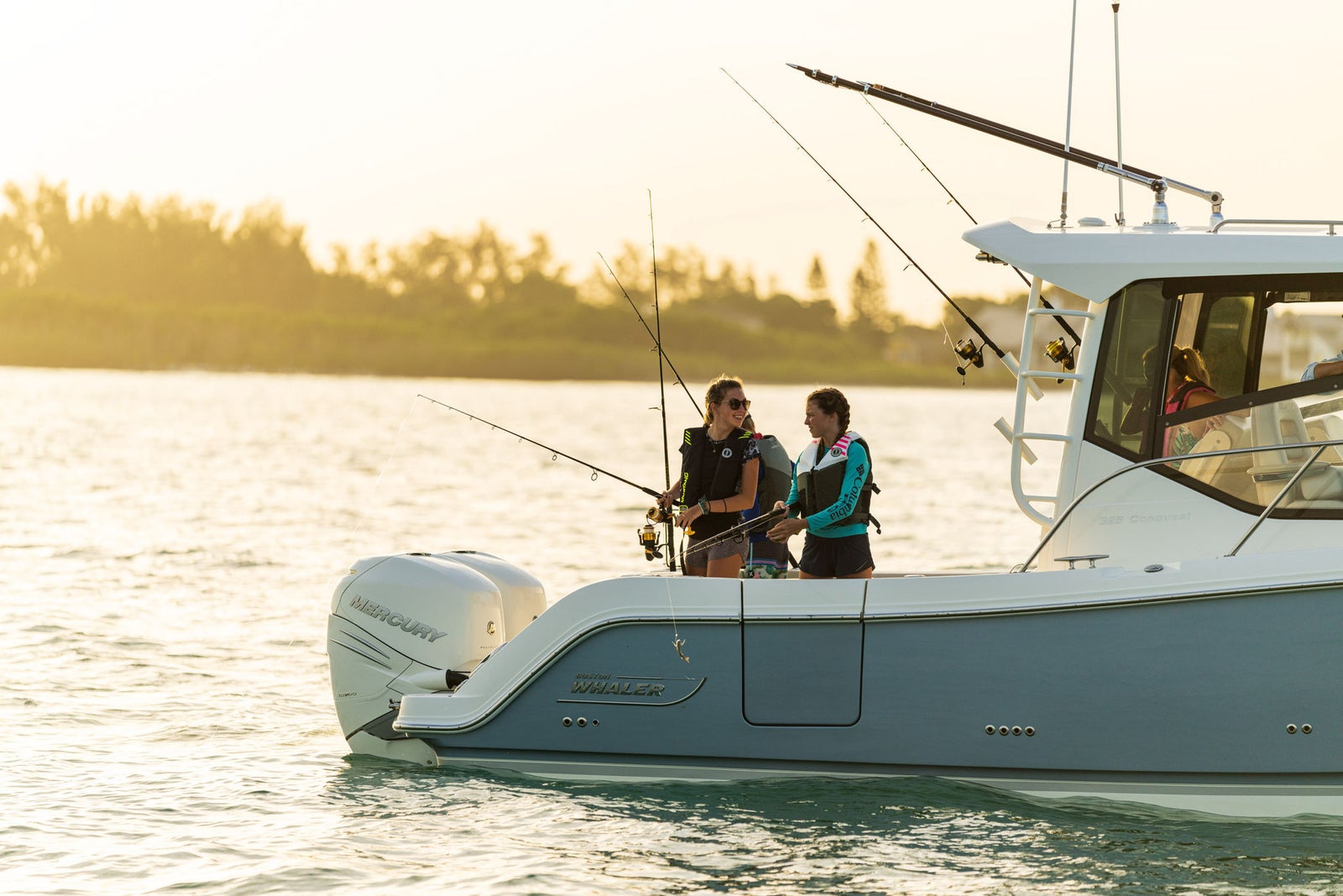 Boston Whaler 325 Conquest — photo 10