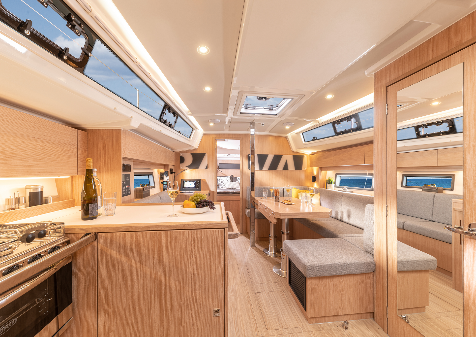 BAVARIA C38 — photo 4
