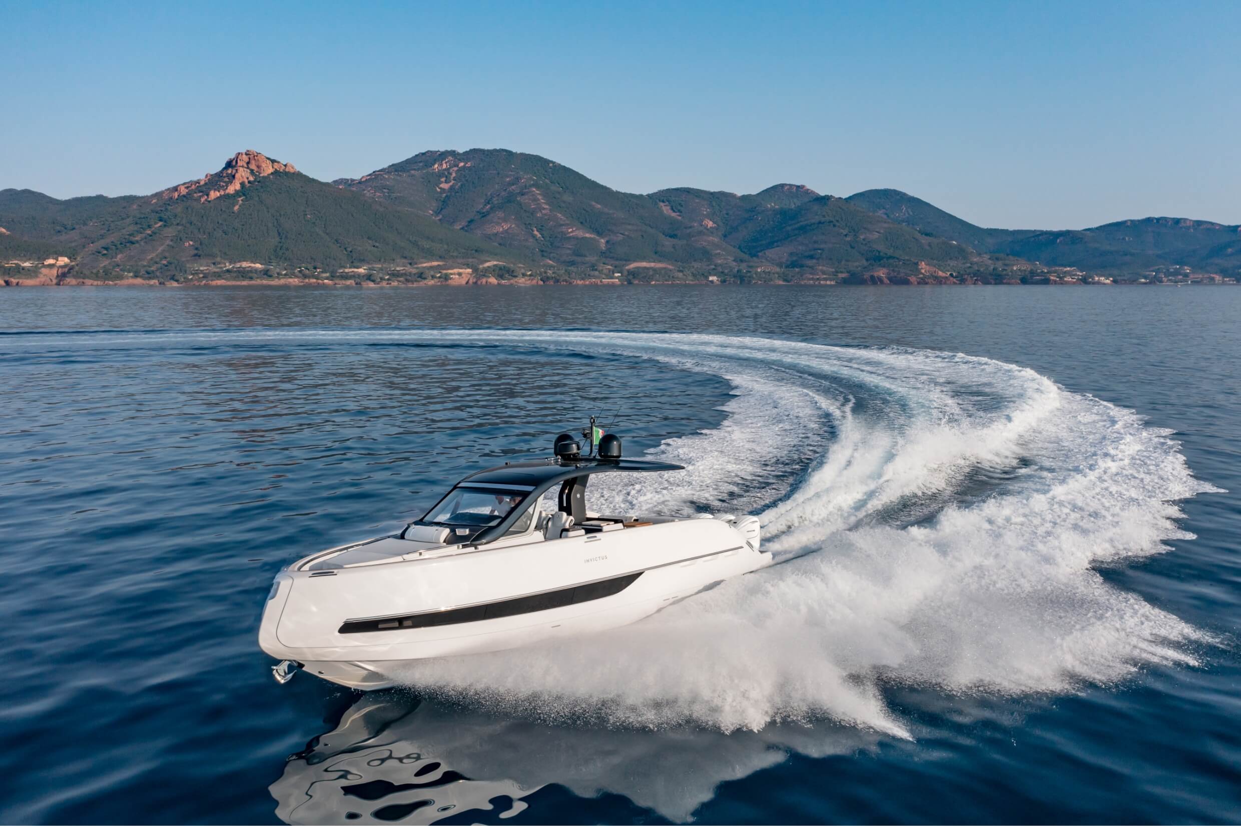 Invictus Yacht TT420S
