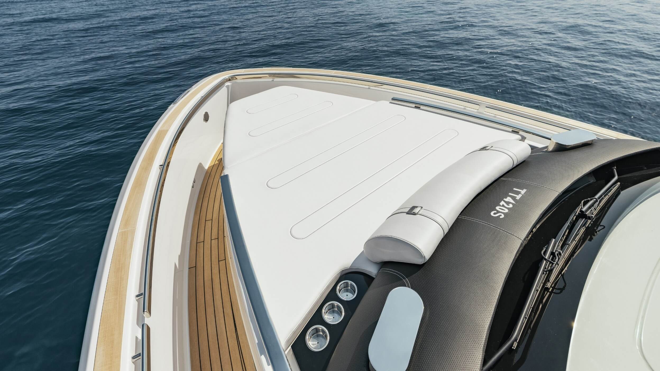 Invictus Yacht TT420S — photo 8