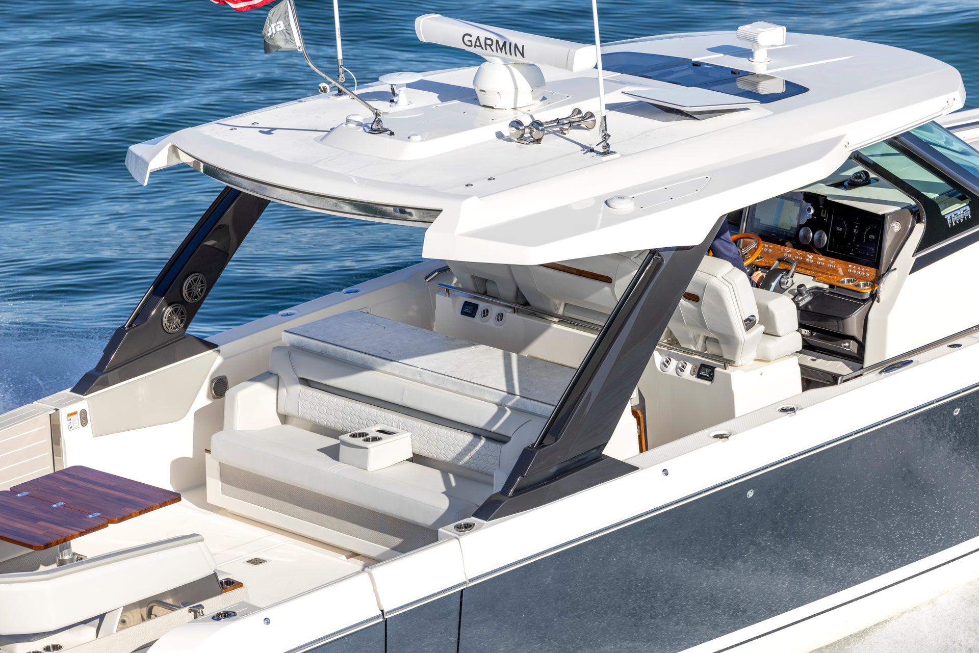 Tiara Yachts 43 LS — photo 6
