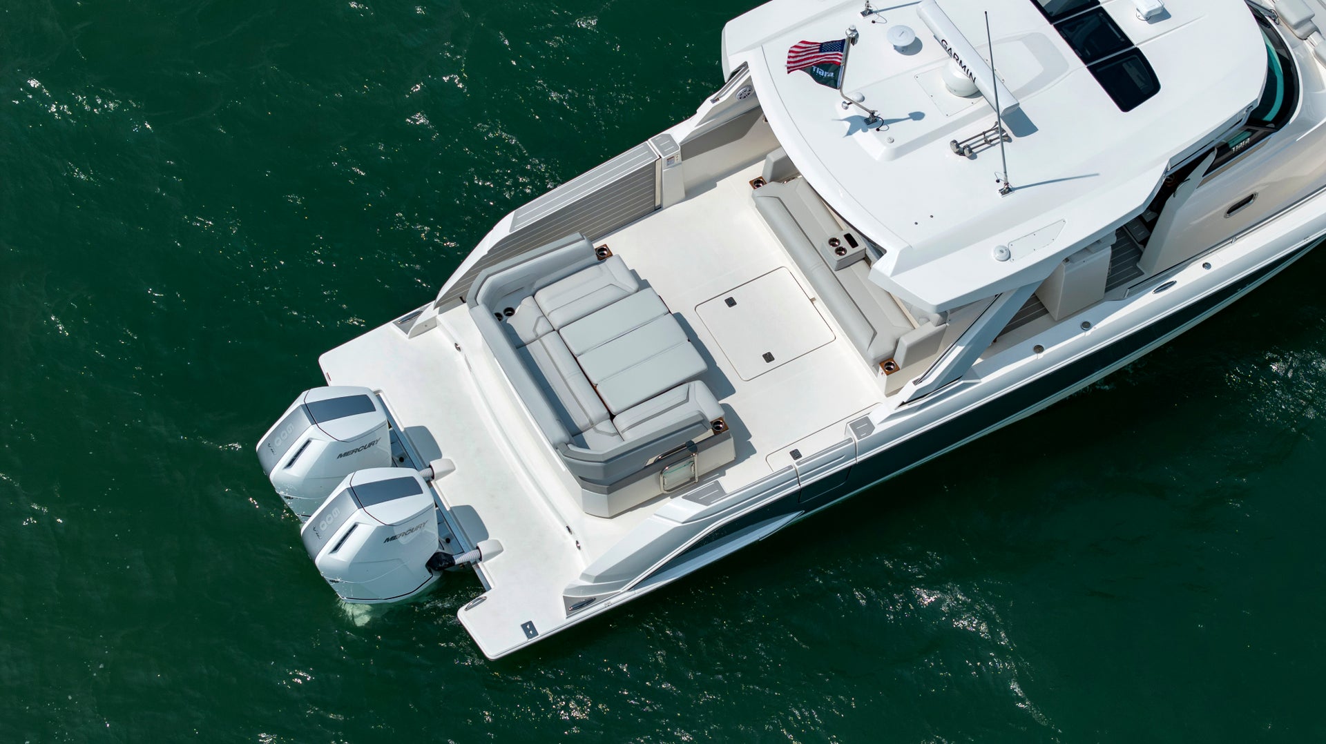 Tiara Yachts 43 LS — photo 9