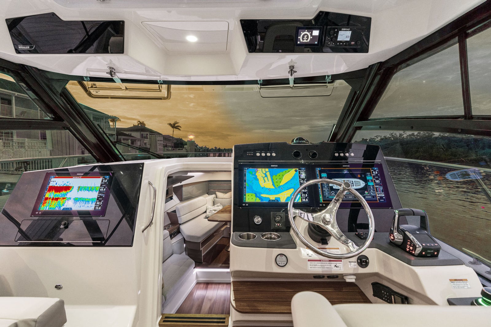 Boston Whaler 365 Conquest — photo 5