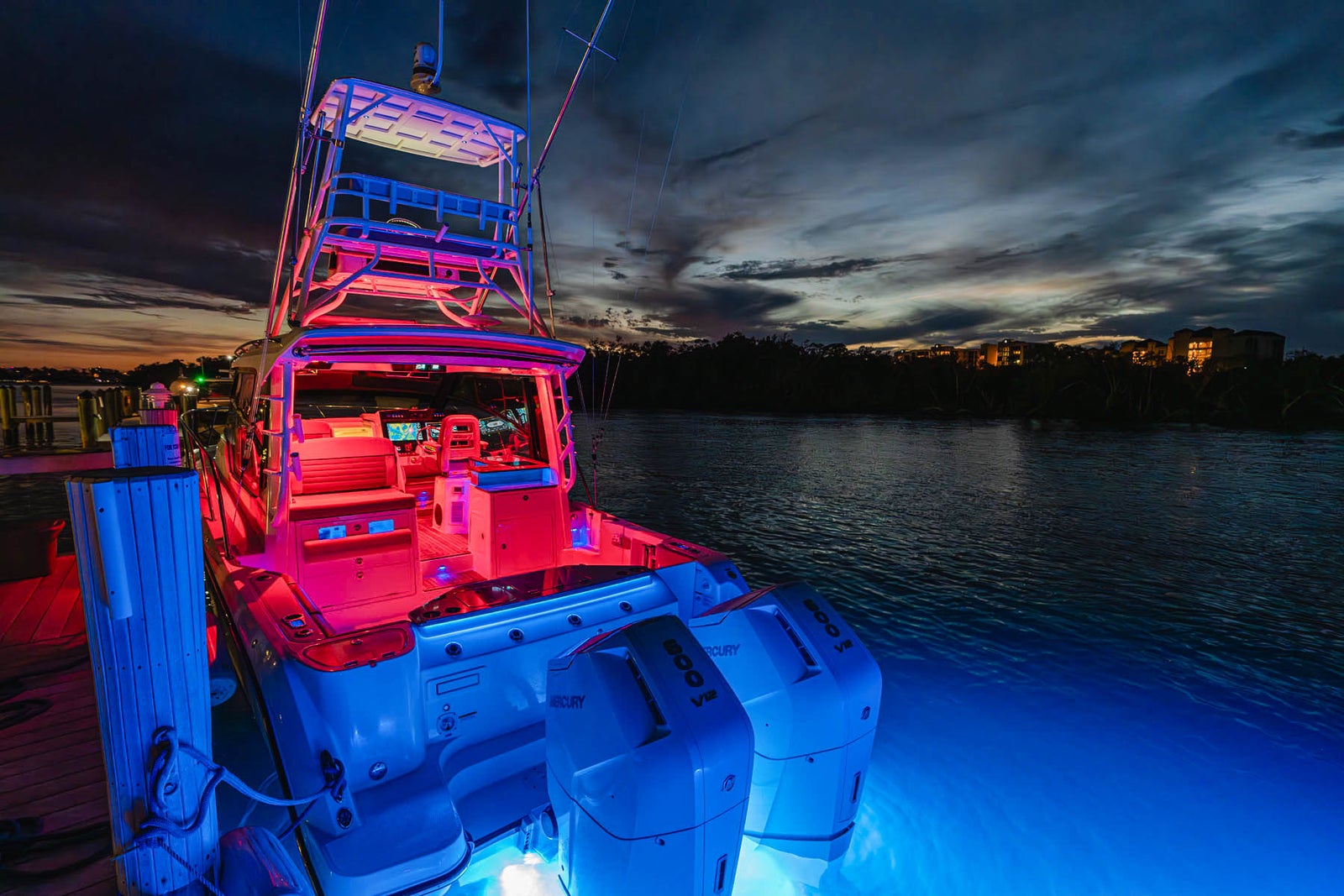 Boston Whaler 365 Conquest — photo 9