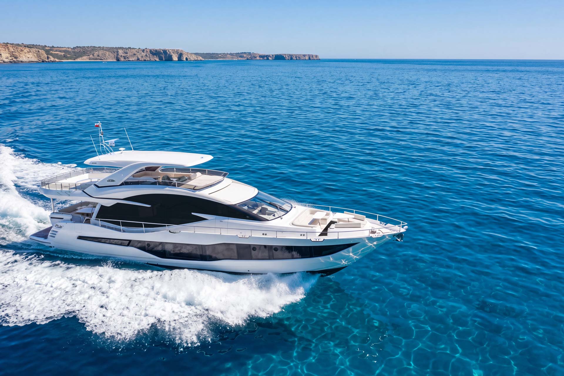 Galeon 800 FLY — photo 3