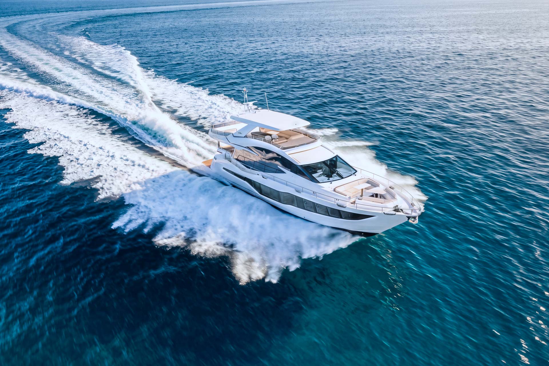 Galeon 800 FLY — photo 2