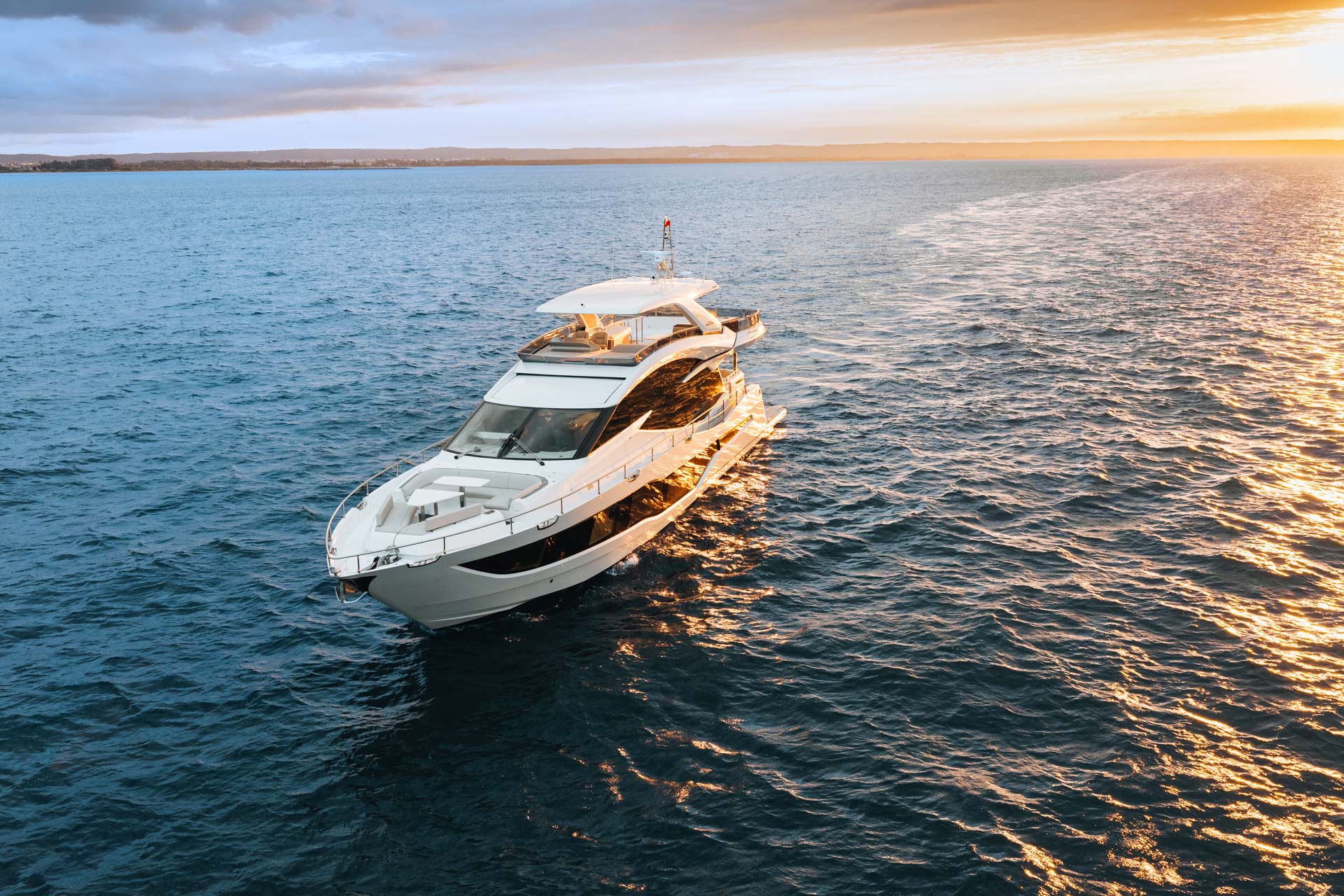Galeon 800 FLY — photo 7