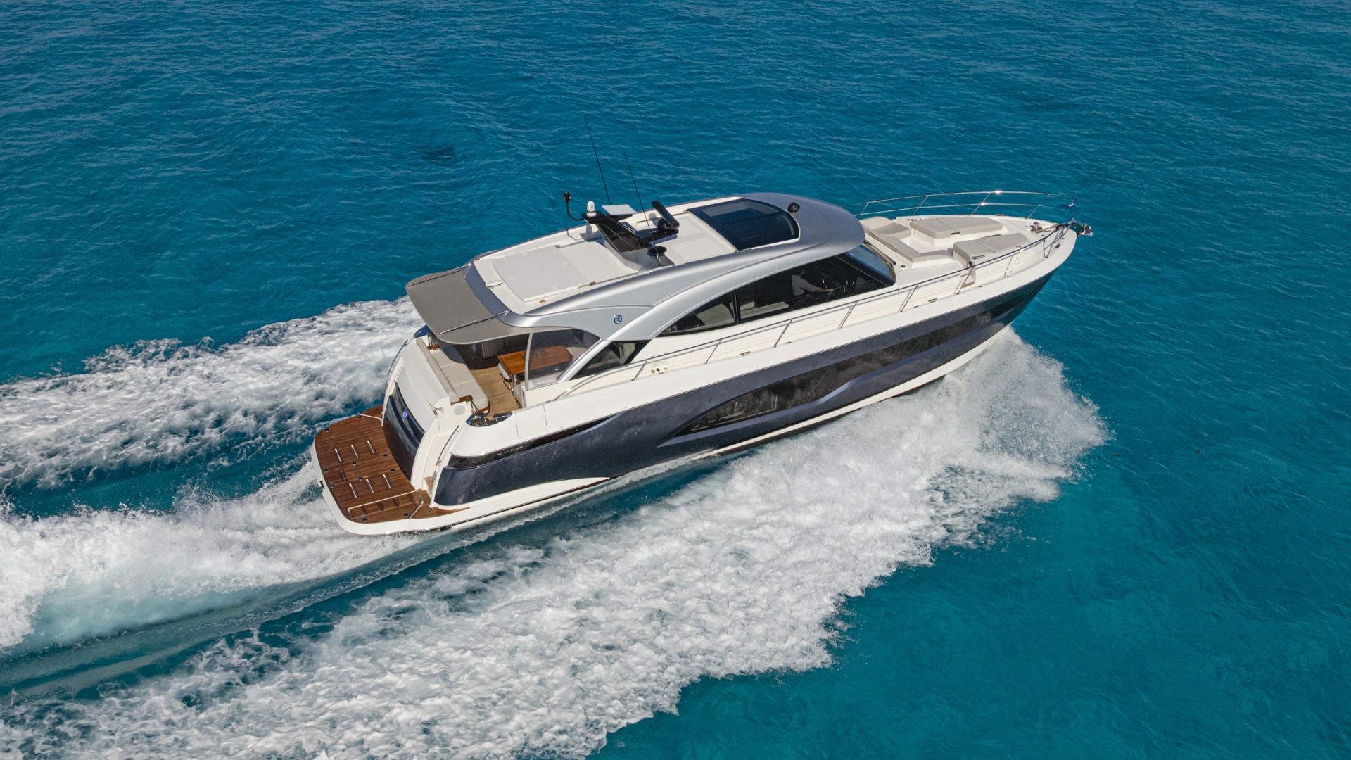 Riviera 5600 Sport Yacht Platinum Edition — photo 4