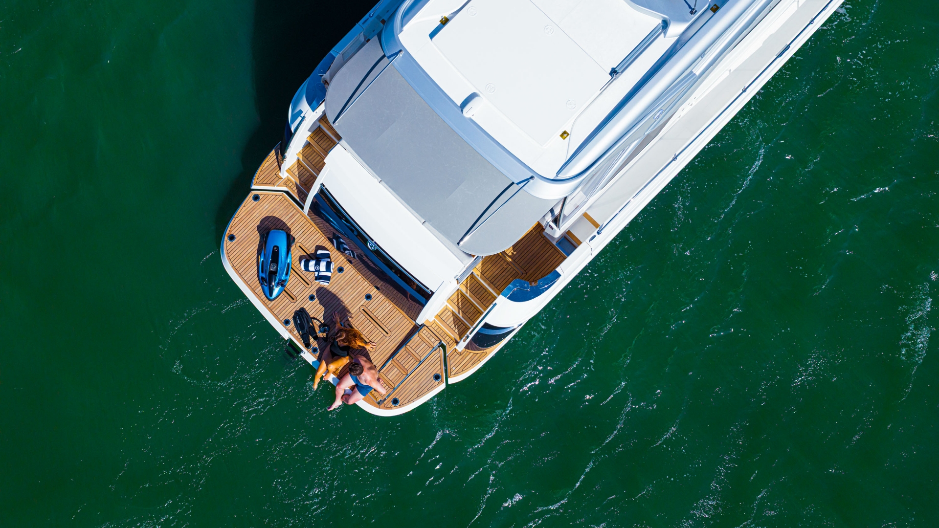 Riviera 5600 Sport Yacht Platinum Edition — photo 7