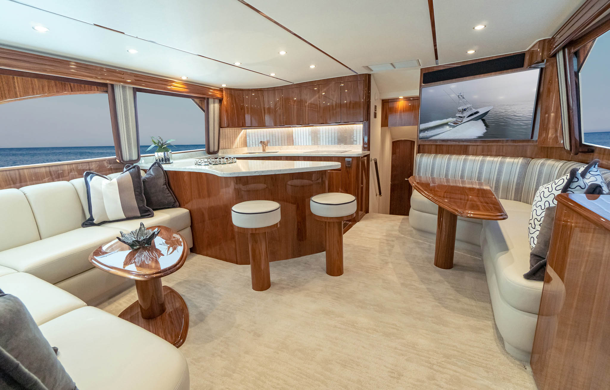 Viking Yachts 54 Convertible — photo 6