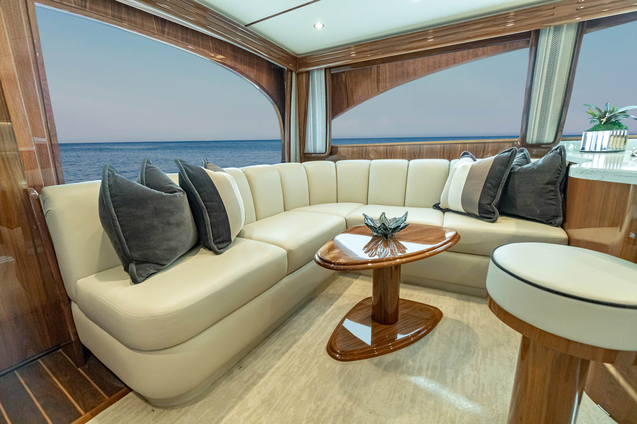 Viking Yachts 54 Convertible — photo 7