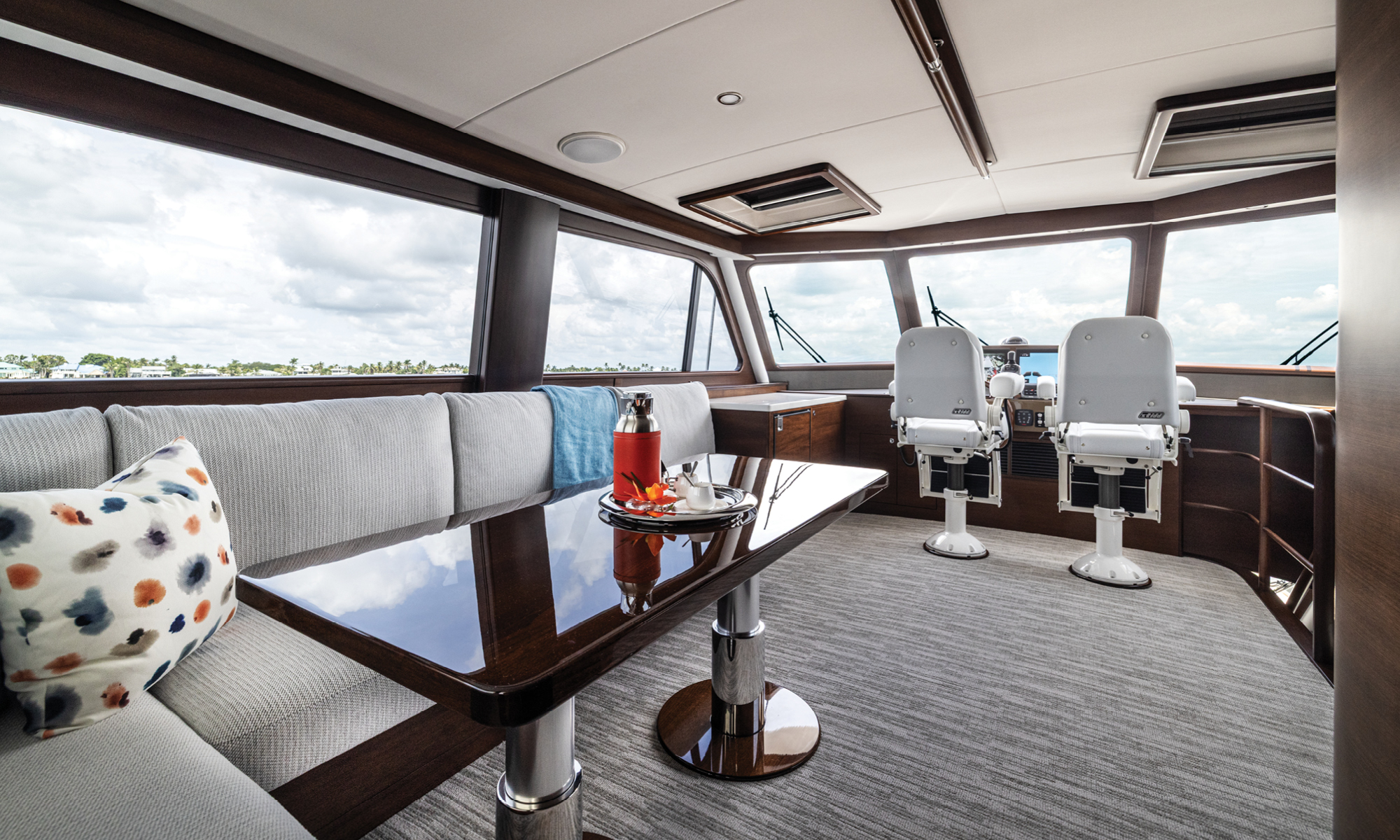 Grand Banks 65 — photo 4