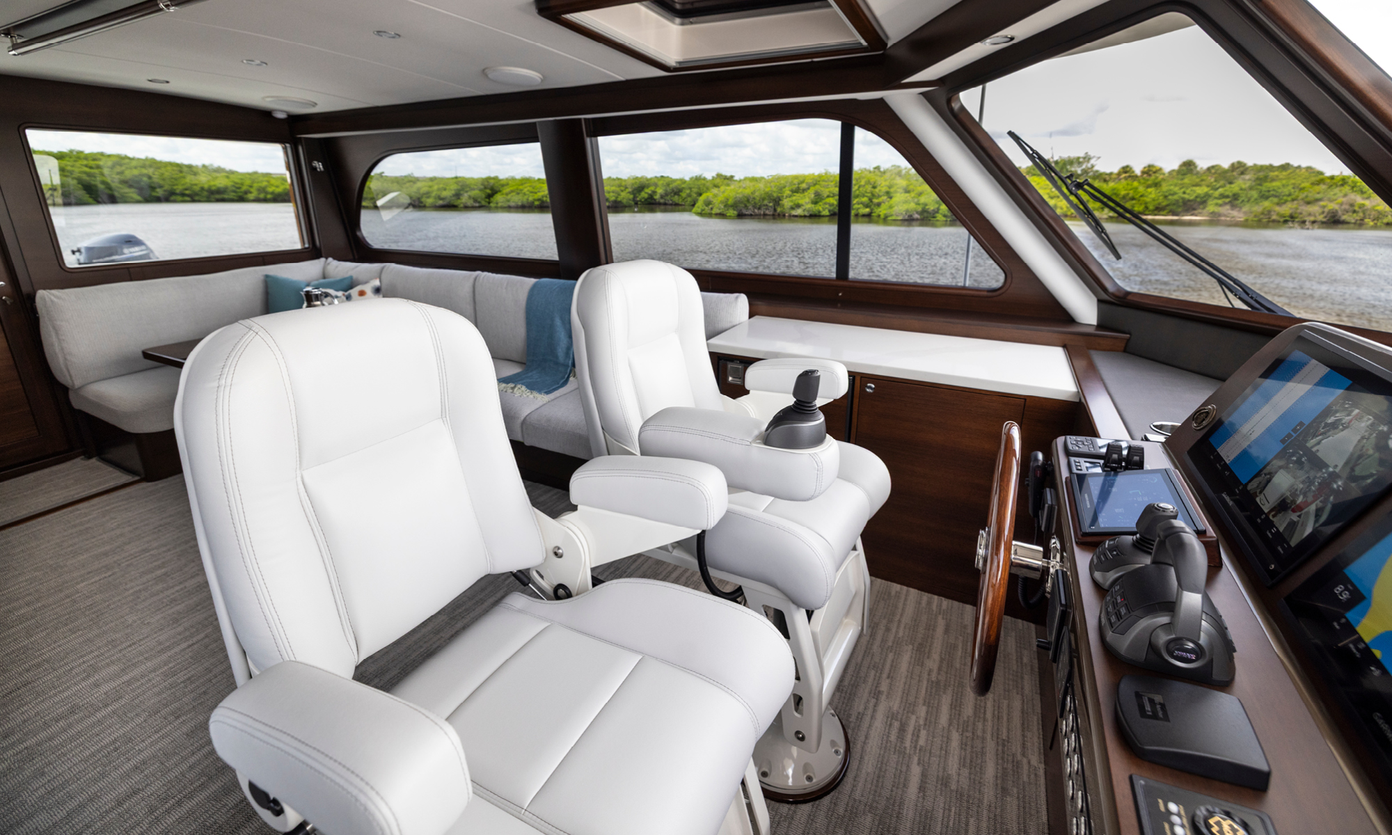 Grand Banks 65 — photo 7