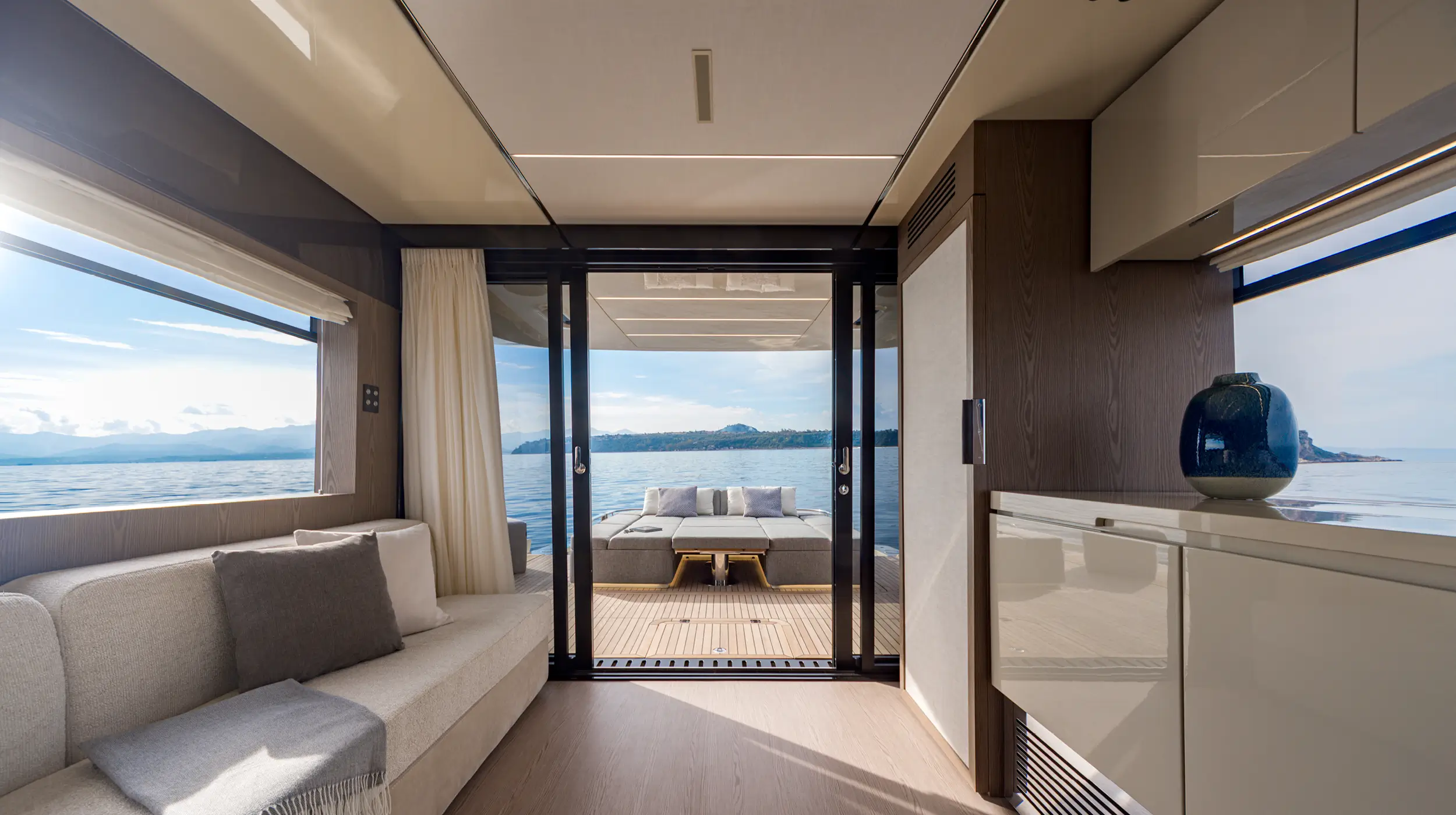 Invictus Yacht ST550 — photo 9