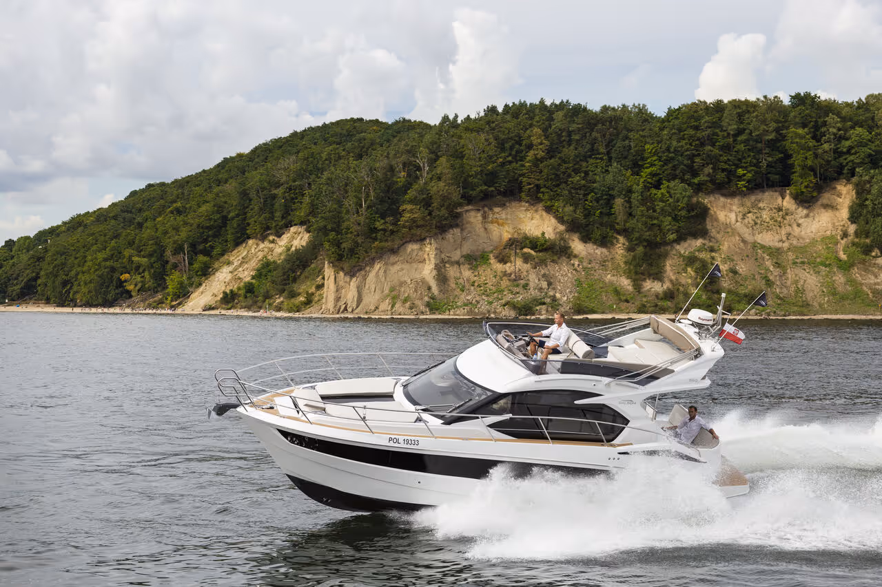 Galeon 360 FLY — photo 9